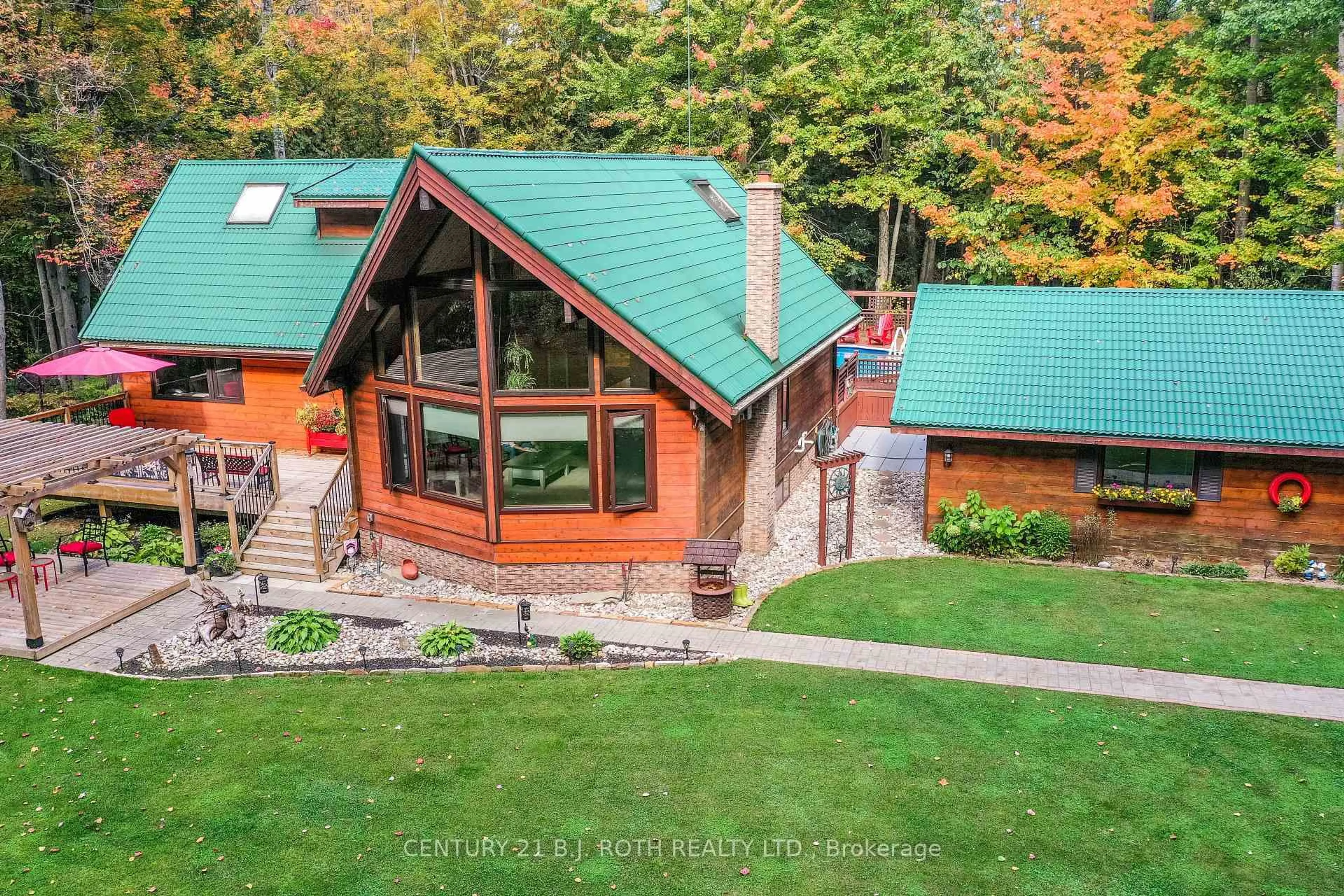 A pic from outside/outdoor area/front of a property/back of a property/a pic from drone, mountain view for 30 David Dr, Adjala-Tosorontio Ontario L0M 1M0