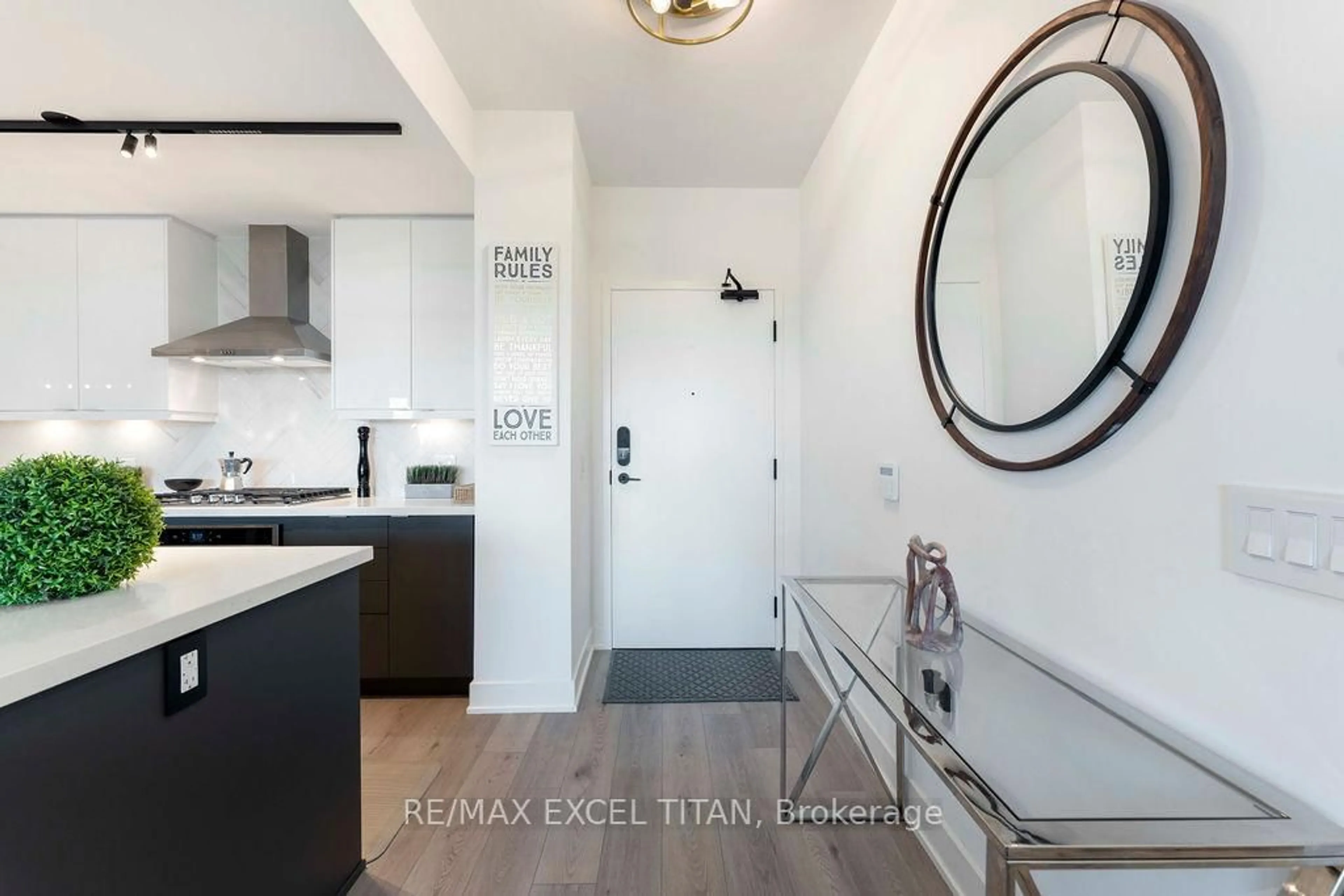 Contemporary bathroom, ceramic/tile floor for 11782 Ninth Line #514 A, Whitchurch-Stouffville Ontario L4A 5E9