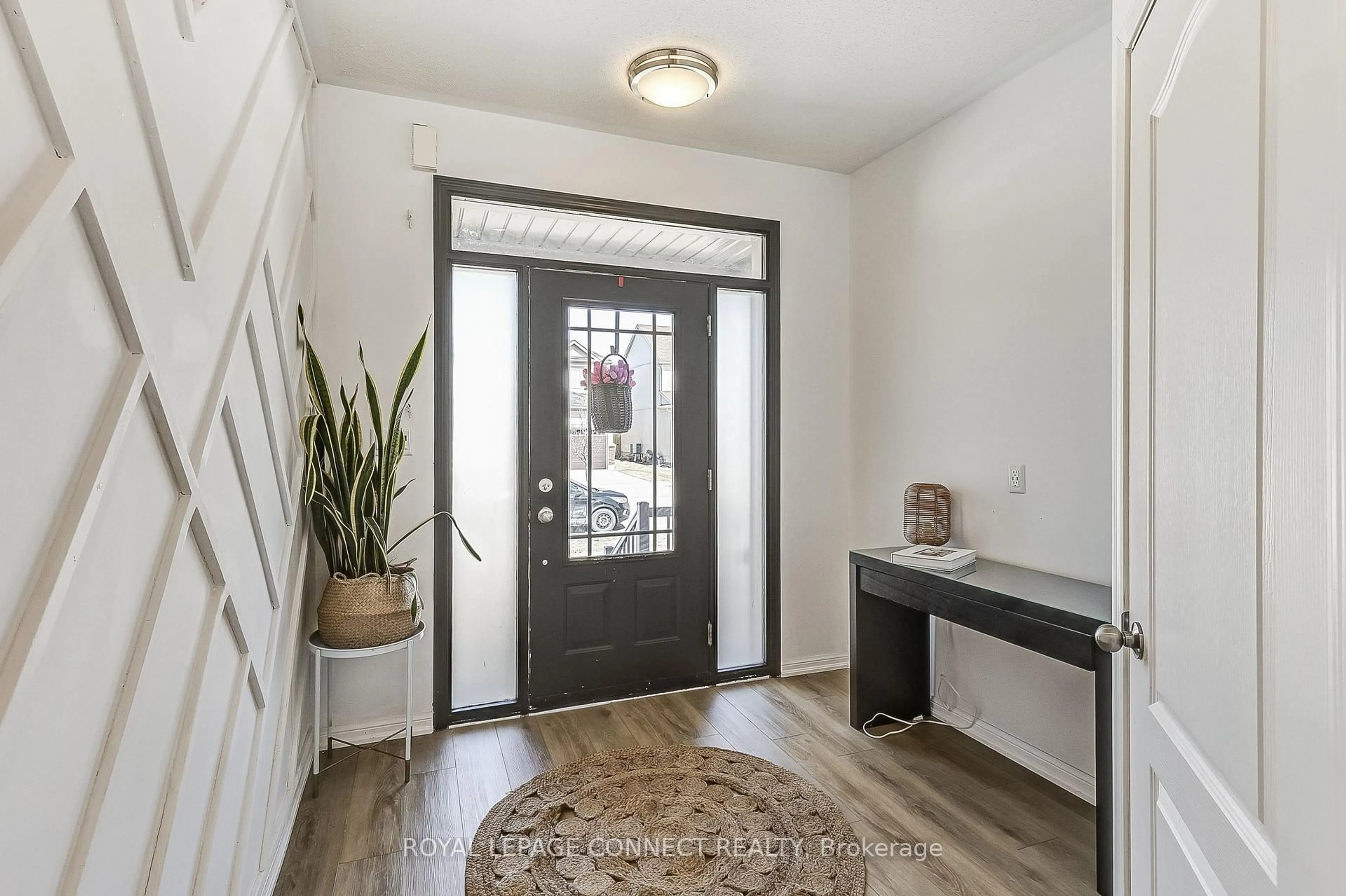 Indoor entryway for 17 Don Hadden Cres, Brock Ontario L0C 1H0