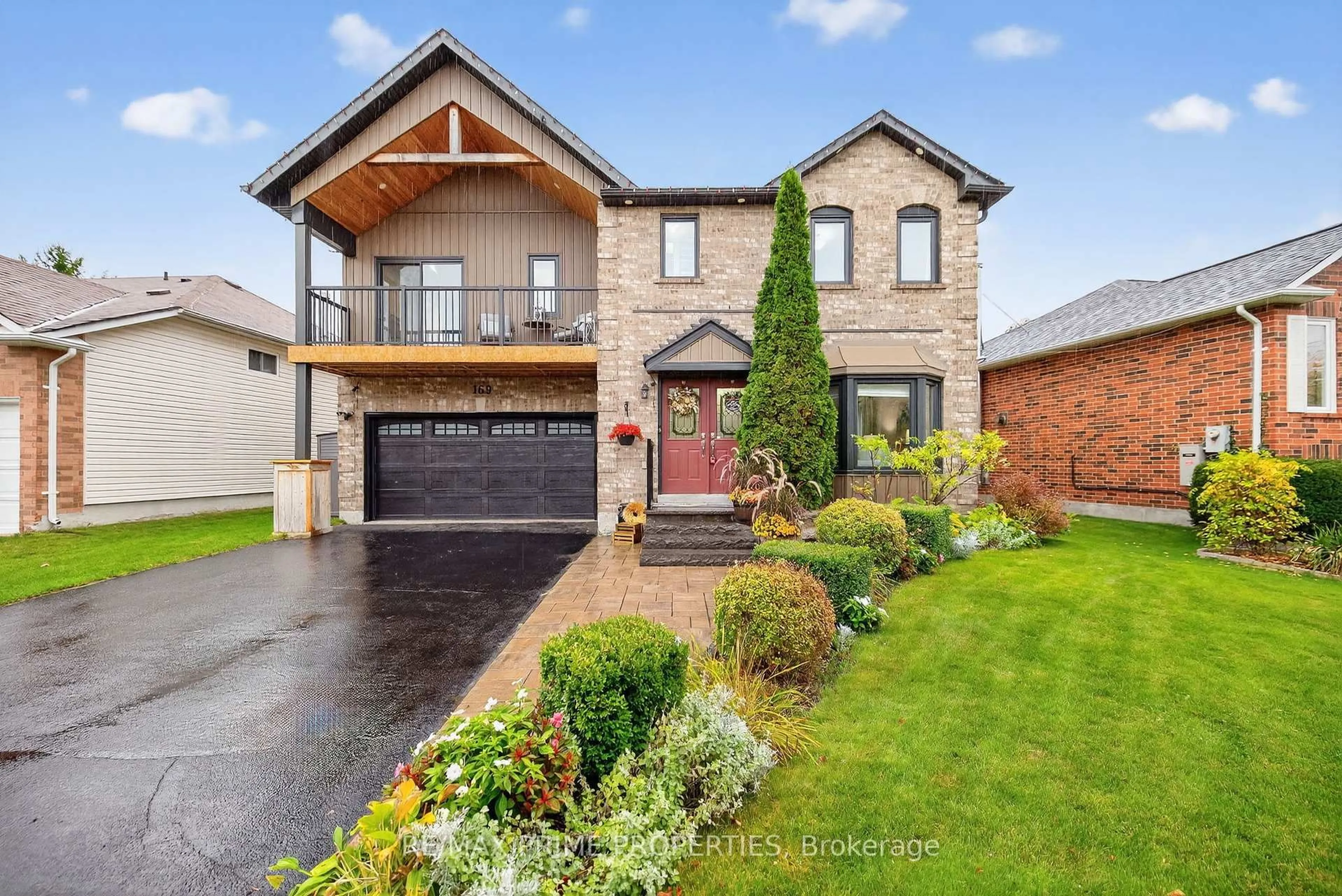 Home with brick exterior material, street for 169 King St, East Gwillimbury Ontario L0G 1M0