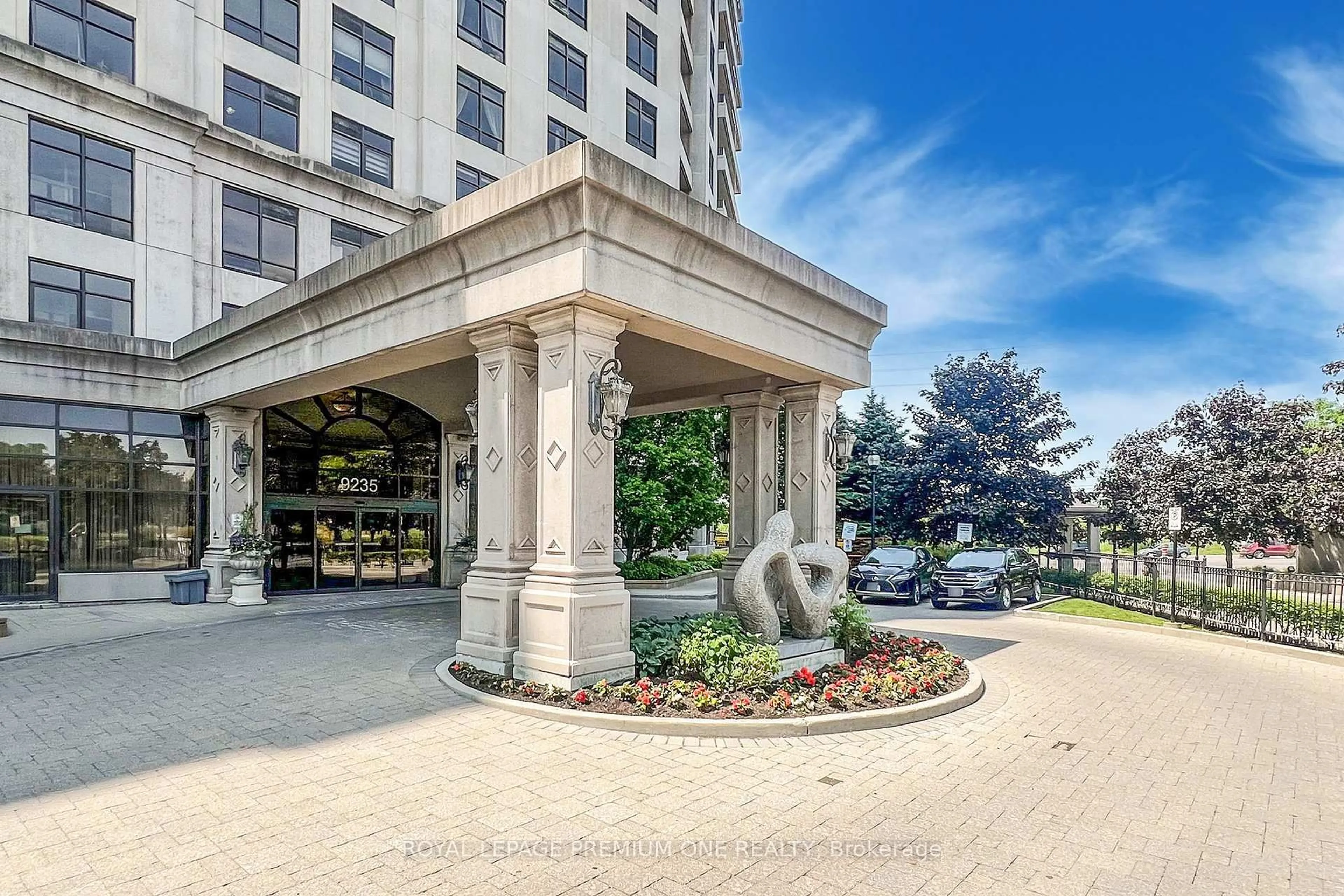 Indoor foyer for 9235 Jane St #606, Vaughan Ontario L6A 0J8