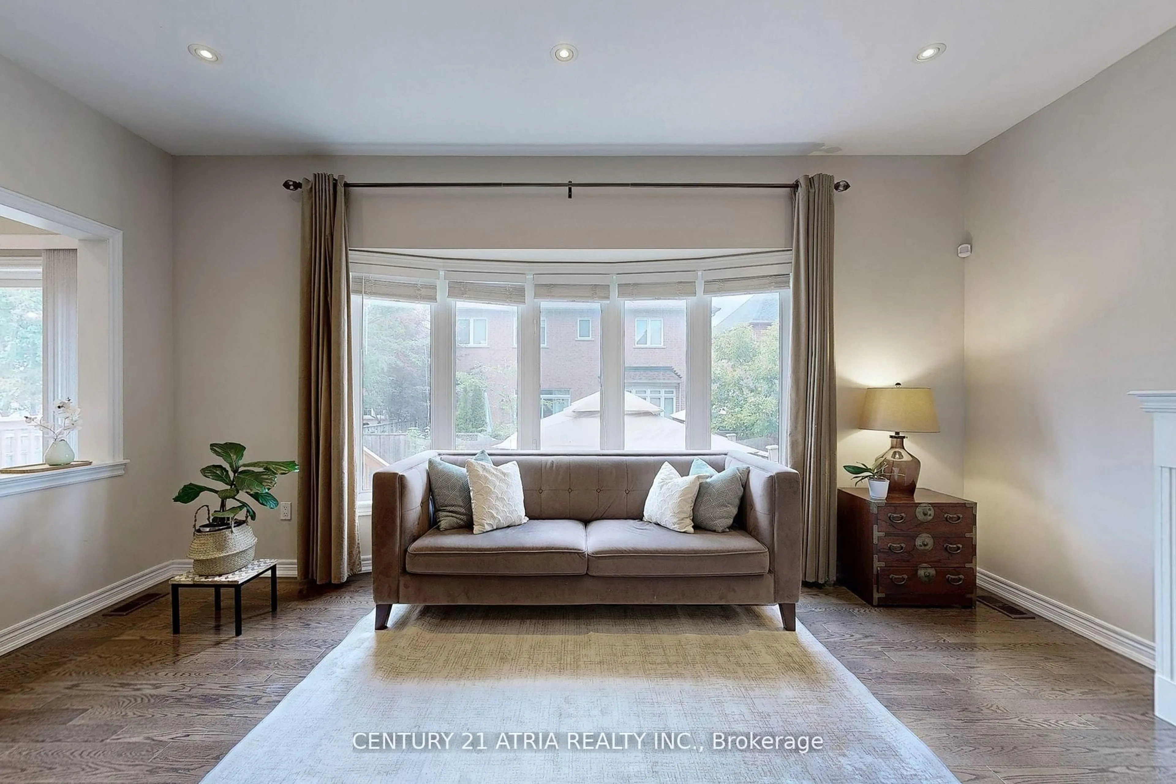 Living room with furniture, unknown for 24 Gannett Dr, Richmond Hill Ontario L4E 0E9