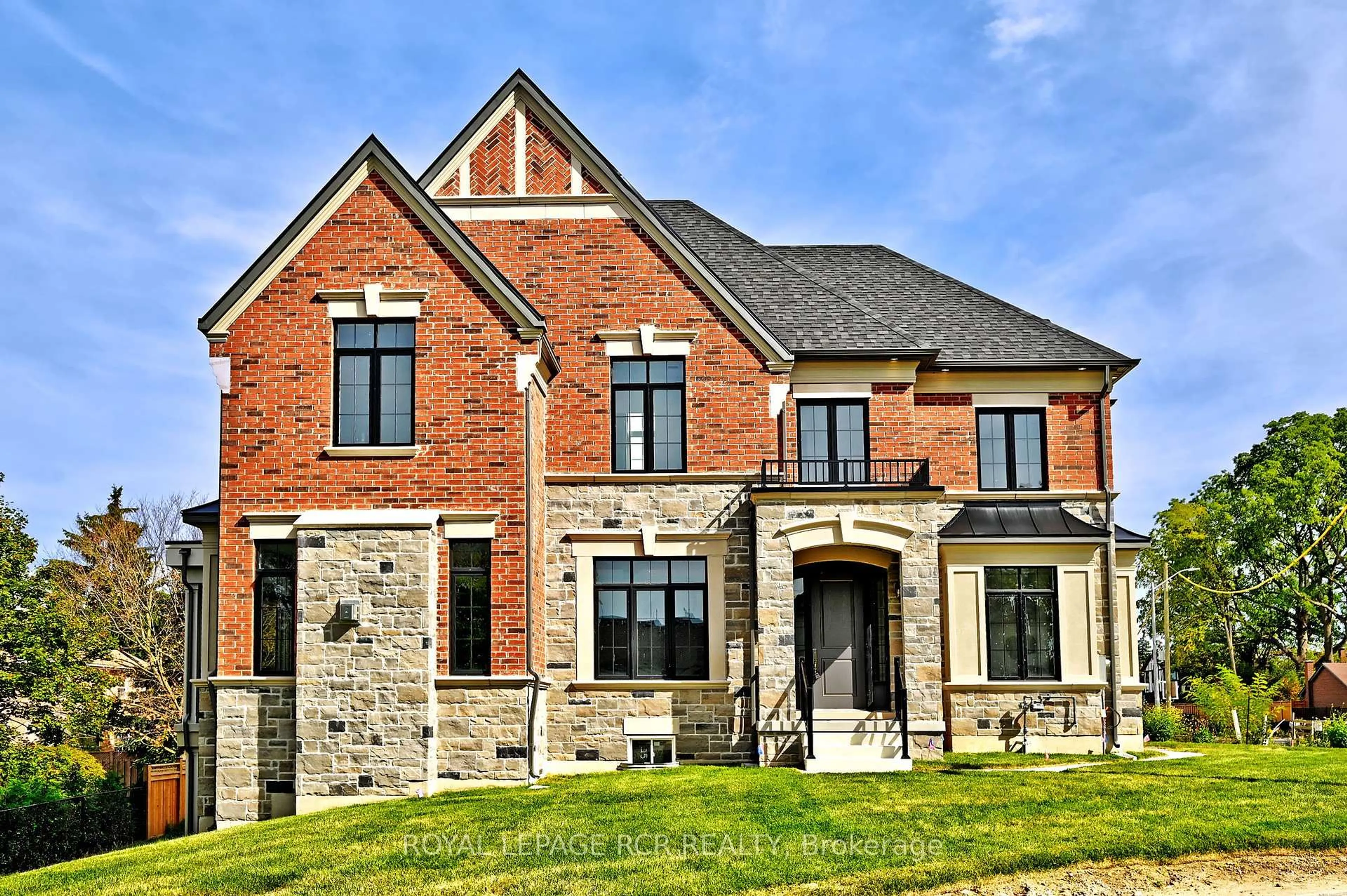Home with brick exterior material, street for 10 William Heath Crt, Aurora Ontario L4G 3V4