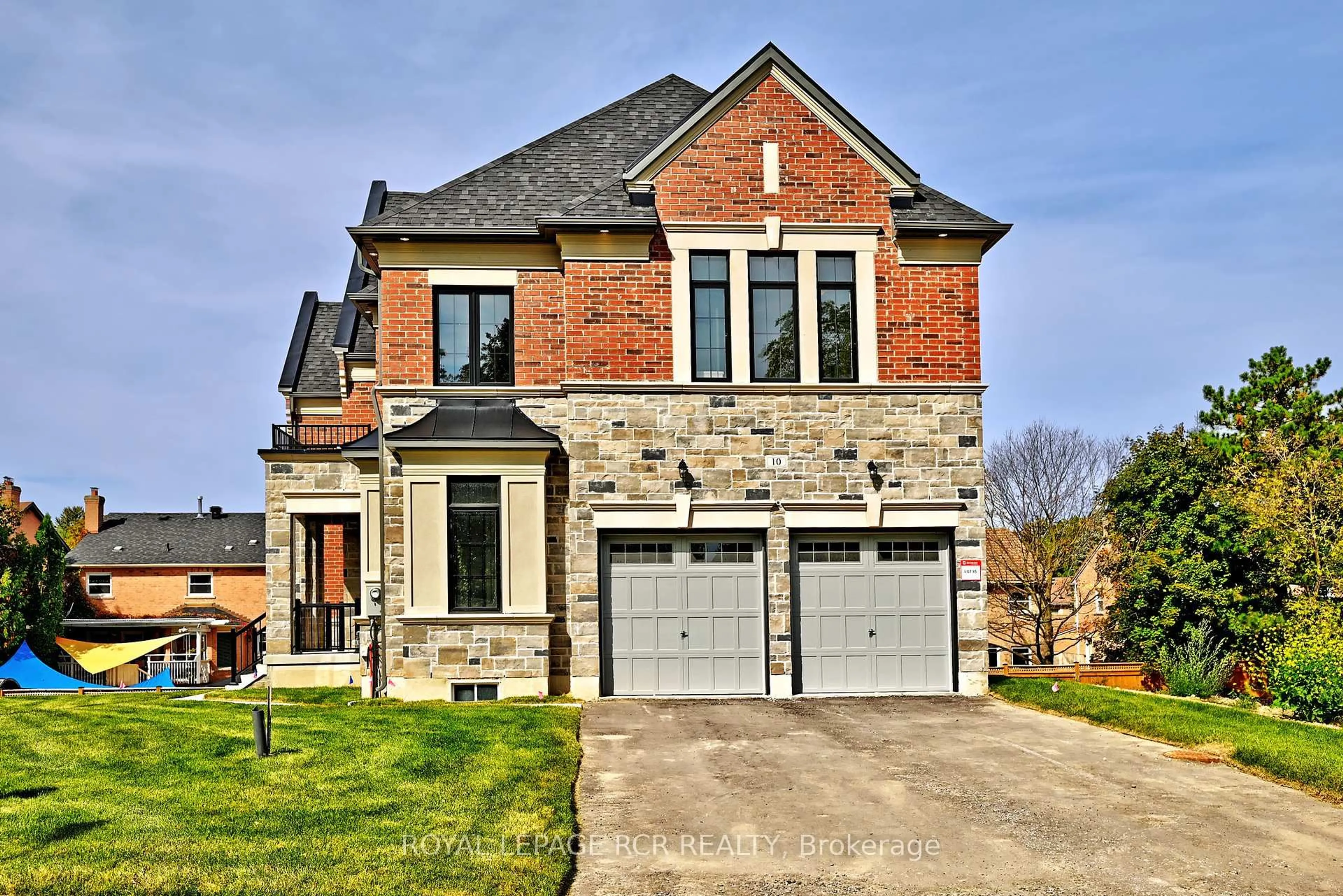 Home with brick exterior material, street for 10 William Heath Crt, Aurora Ontario L4G 3V4