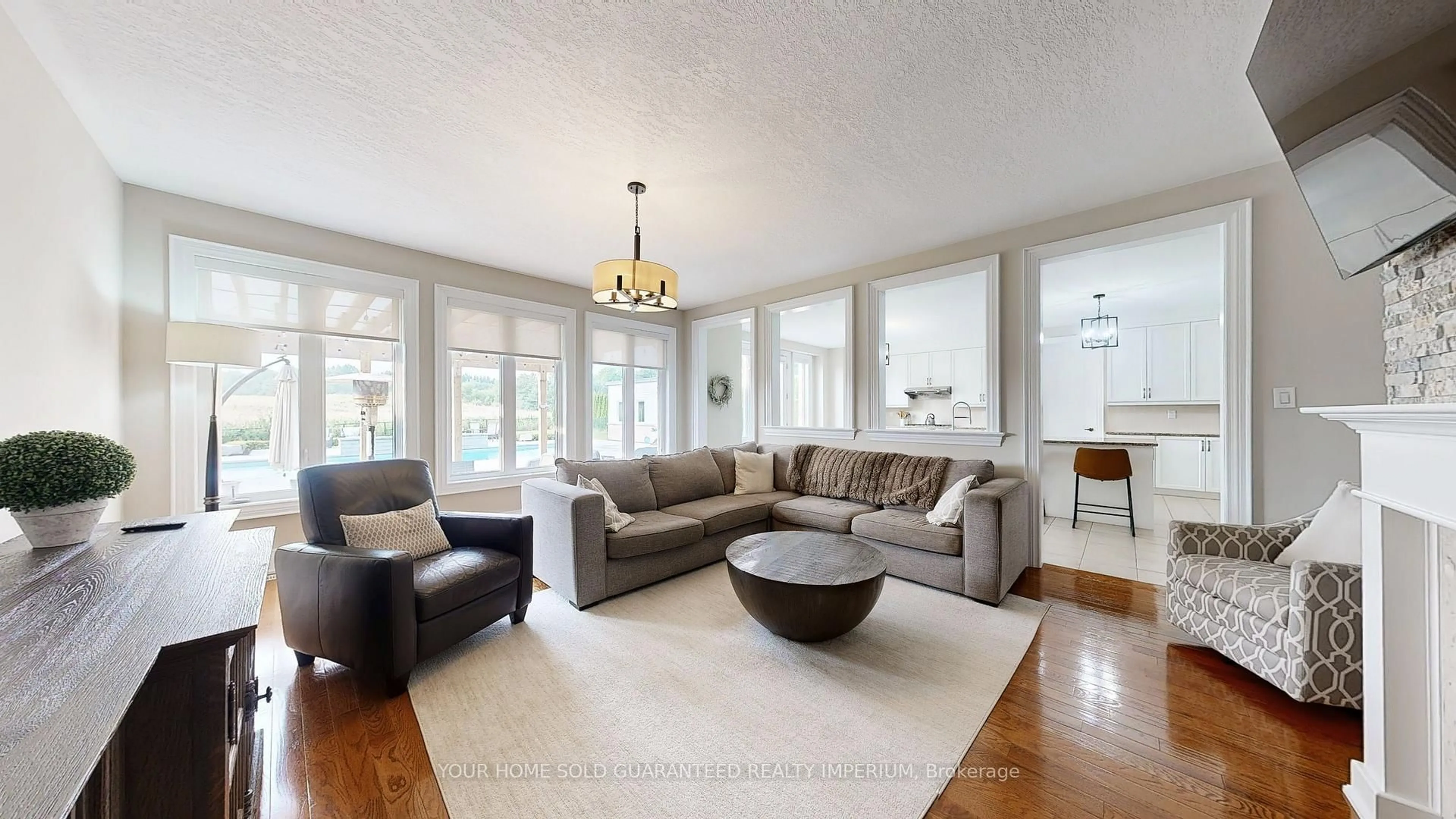 Living room with furniture, unknown for 24 Wyndance Way, Uxbridge Ontario L9P 0B8
