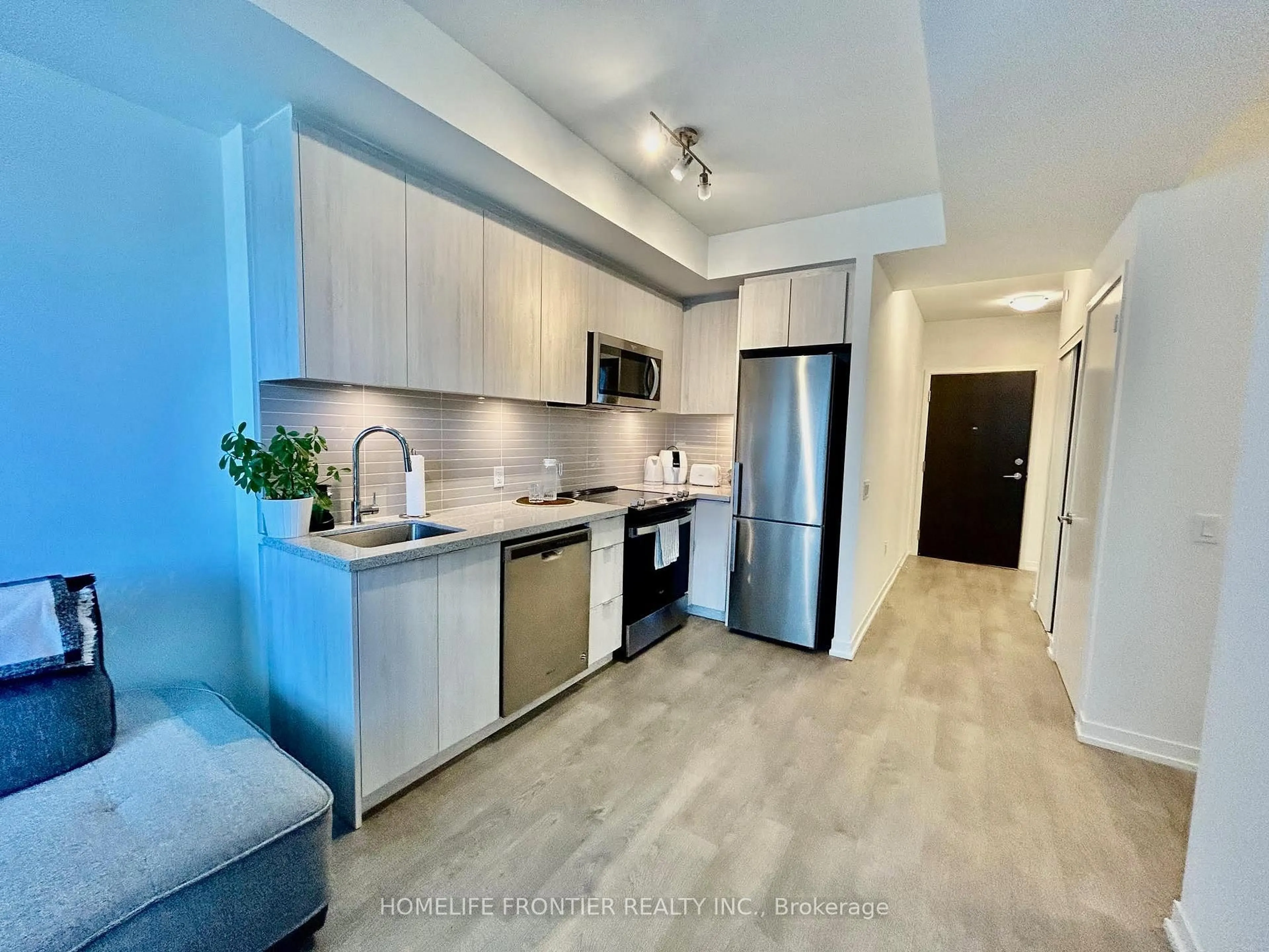 Open concept kitchen, ceramic/tile floor for 8868 Yonge St #623E, Richmond Hill Ontario L4C 1Z8