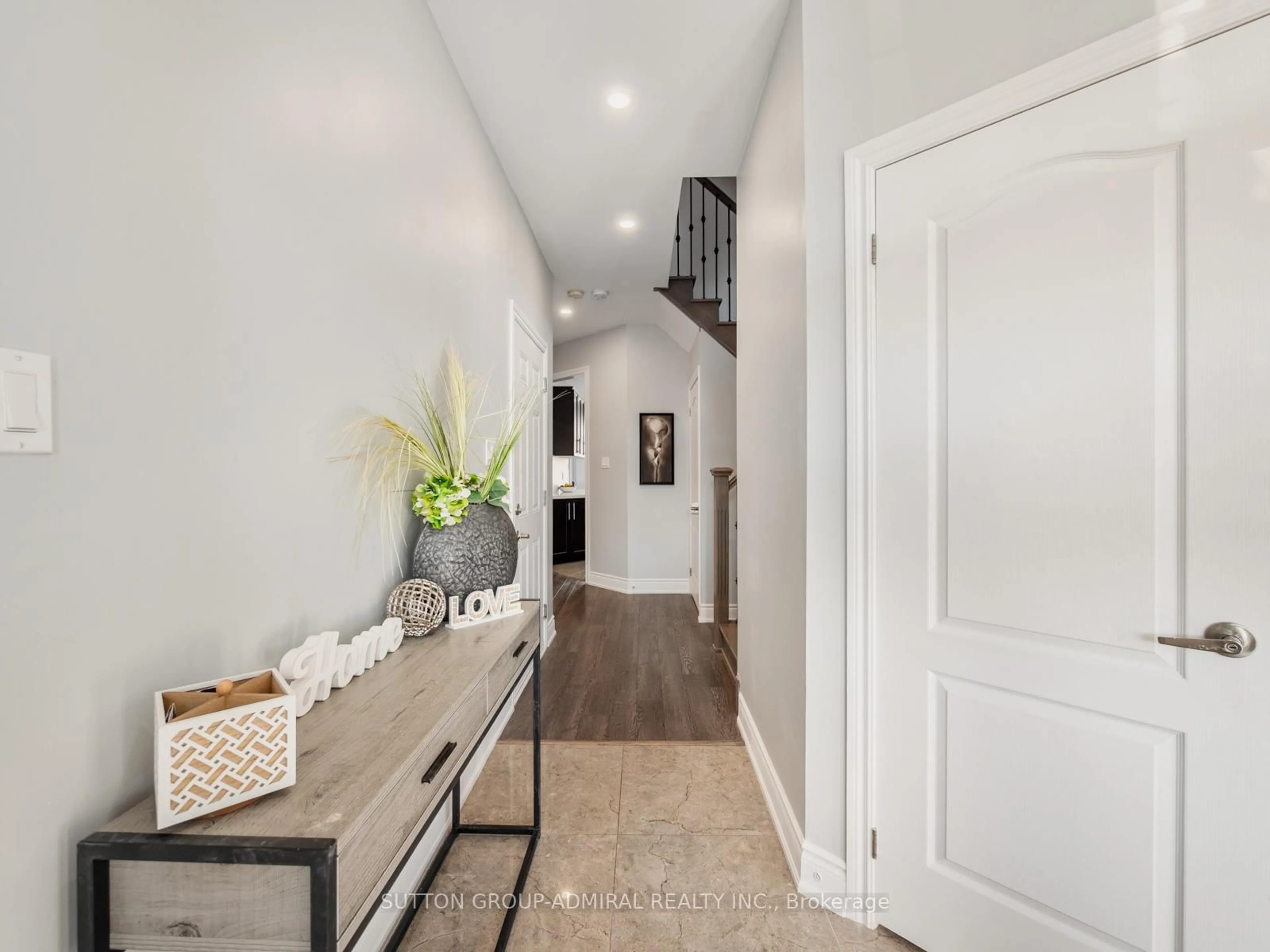 Indoor entryway for 186 Romanelli Cres, Bradford West Gwillimbury Ontario L3Z 0X6