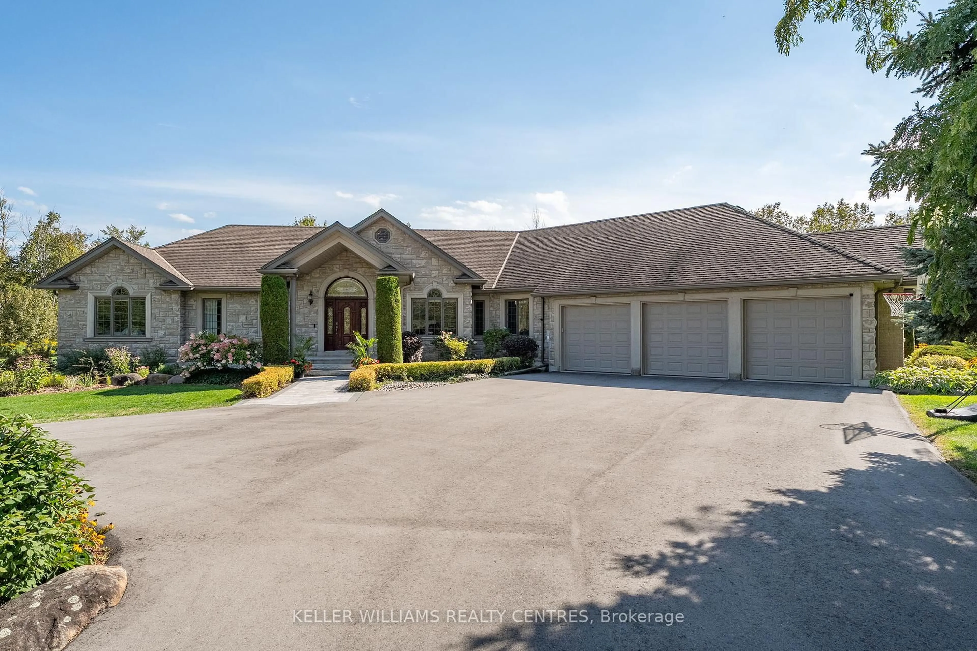 A pic from outside/outdoor area/front of a property/back of a property/a pic from drone, street for 6871 Black River Rd, Georgina Ontario L0E 1R0