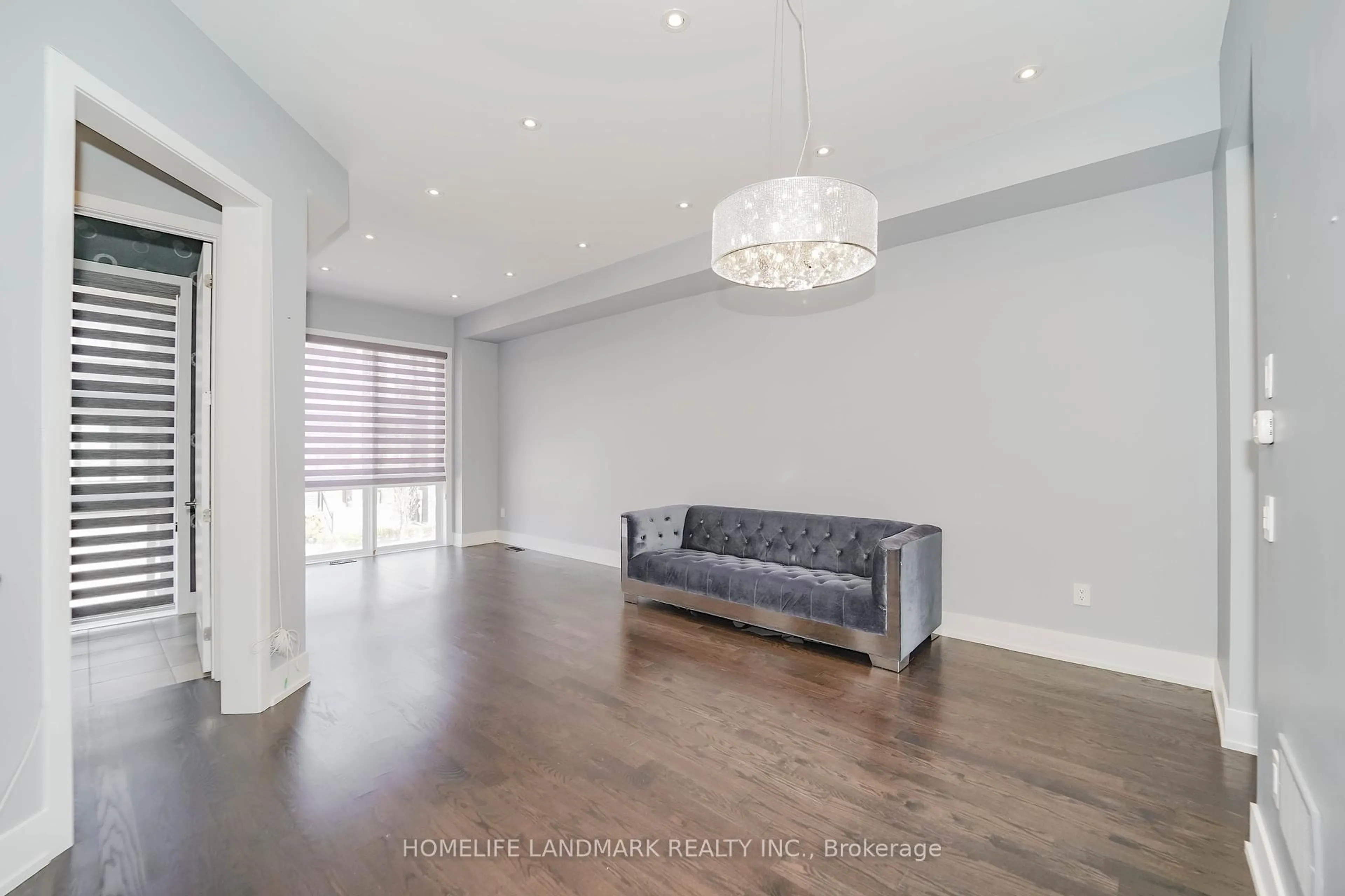 Living room with furniture, wood/laminate floor for 8 Crestridge Dr, Vaughan Ontario L4J 0K1