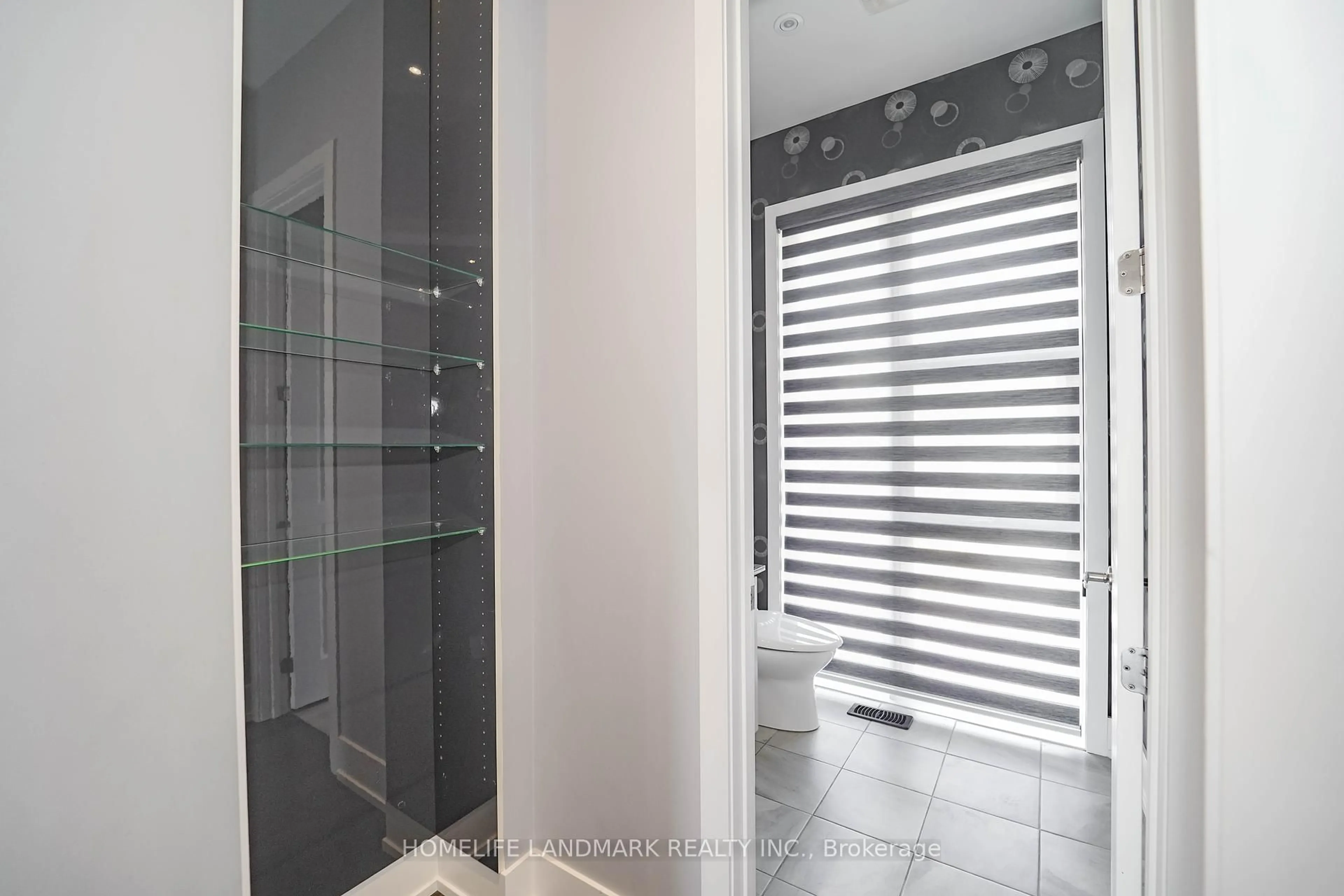 Contemporary bathroom, ceramic/tile floor for 8 Crestridge Dr, Vaughan Ontario L4J 0K1