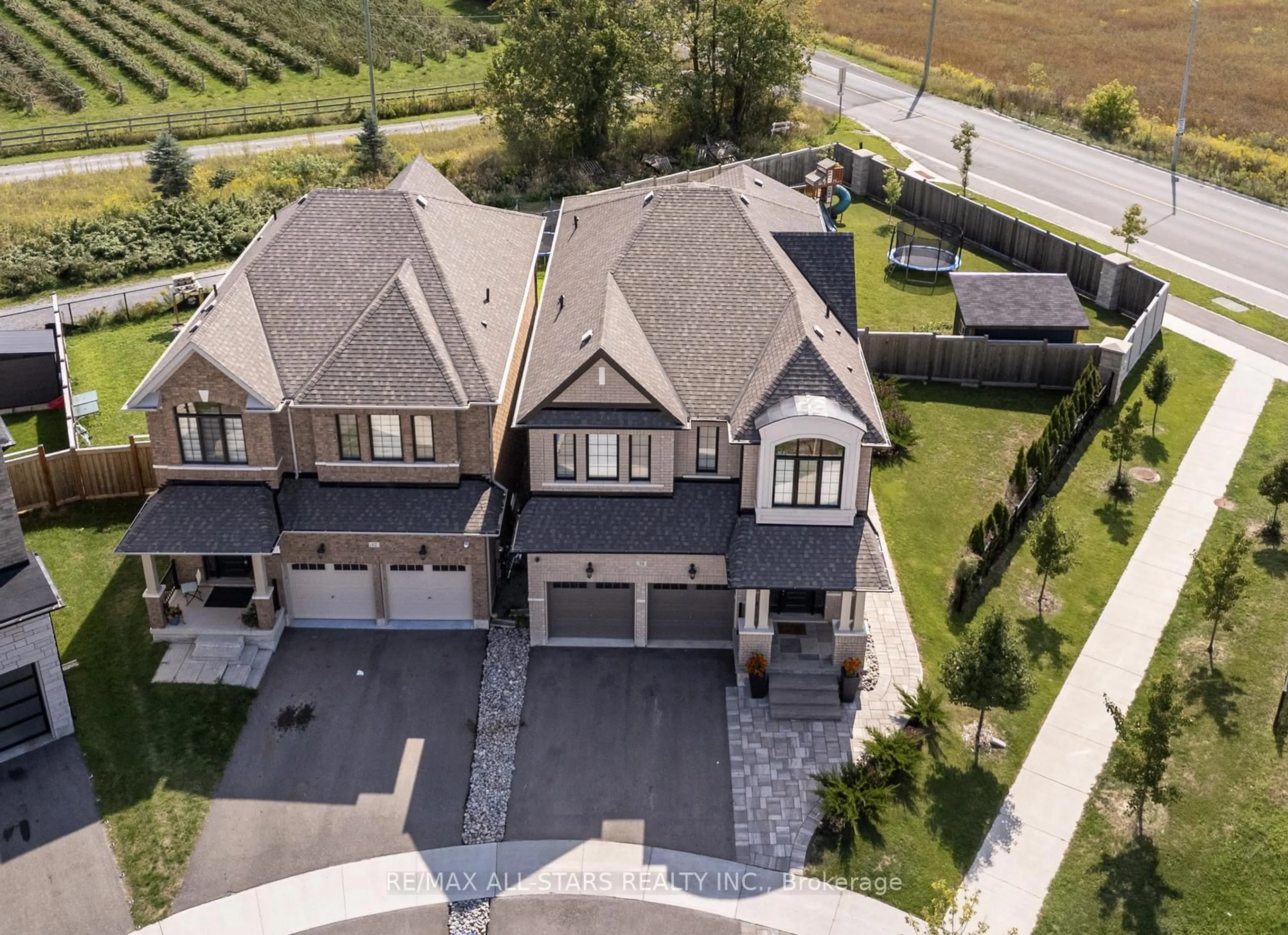 A pic from outside/outdoor area/front of a property/back of a property/a pic from drone, street for 58 Boundary Blvd, Whitchurch-Stouffville Ontario L4A 4W2