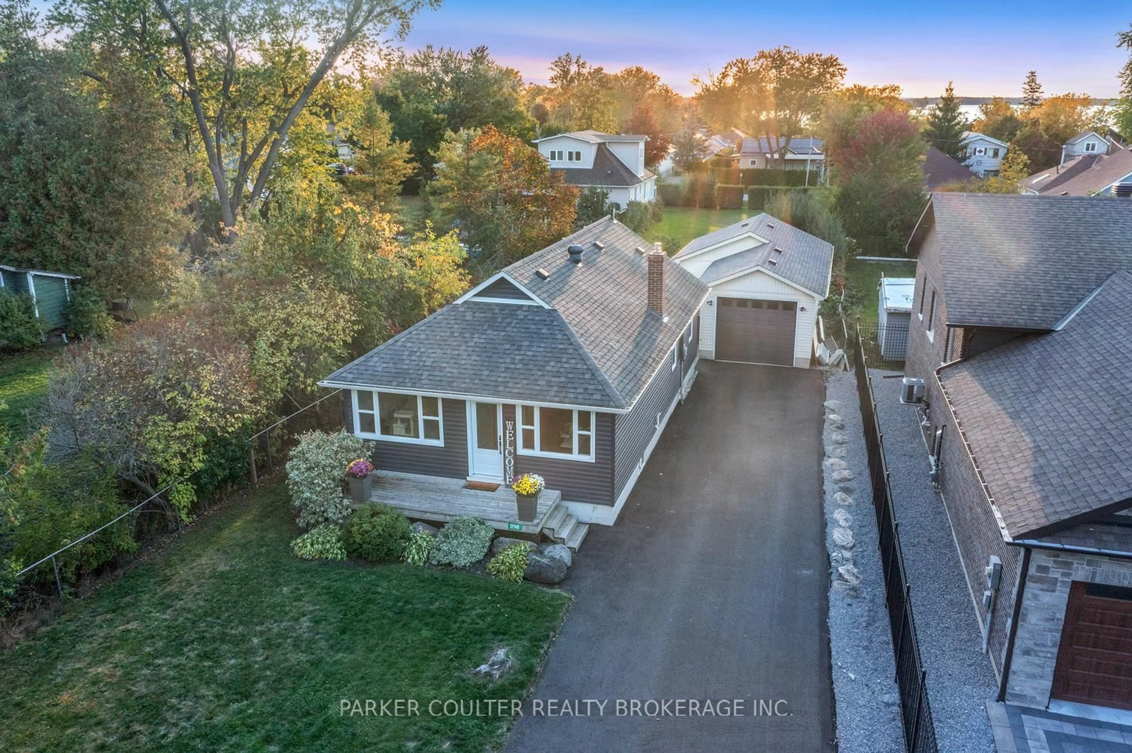 A pic from outside/outdoor area/front of a property/back of a property/a pic from drone, street for 27148 Kennedy Rd, Georgina Ontario L0E 1S0