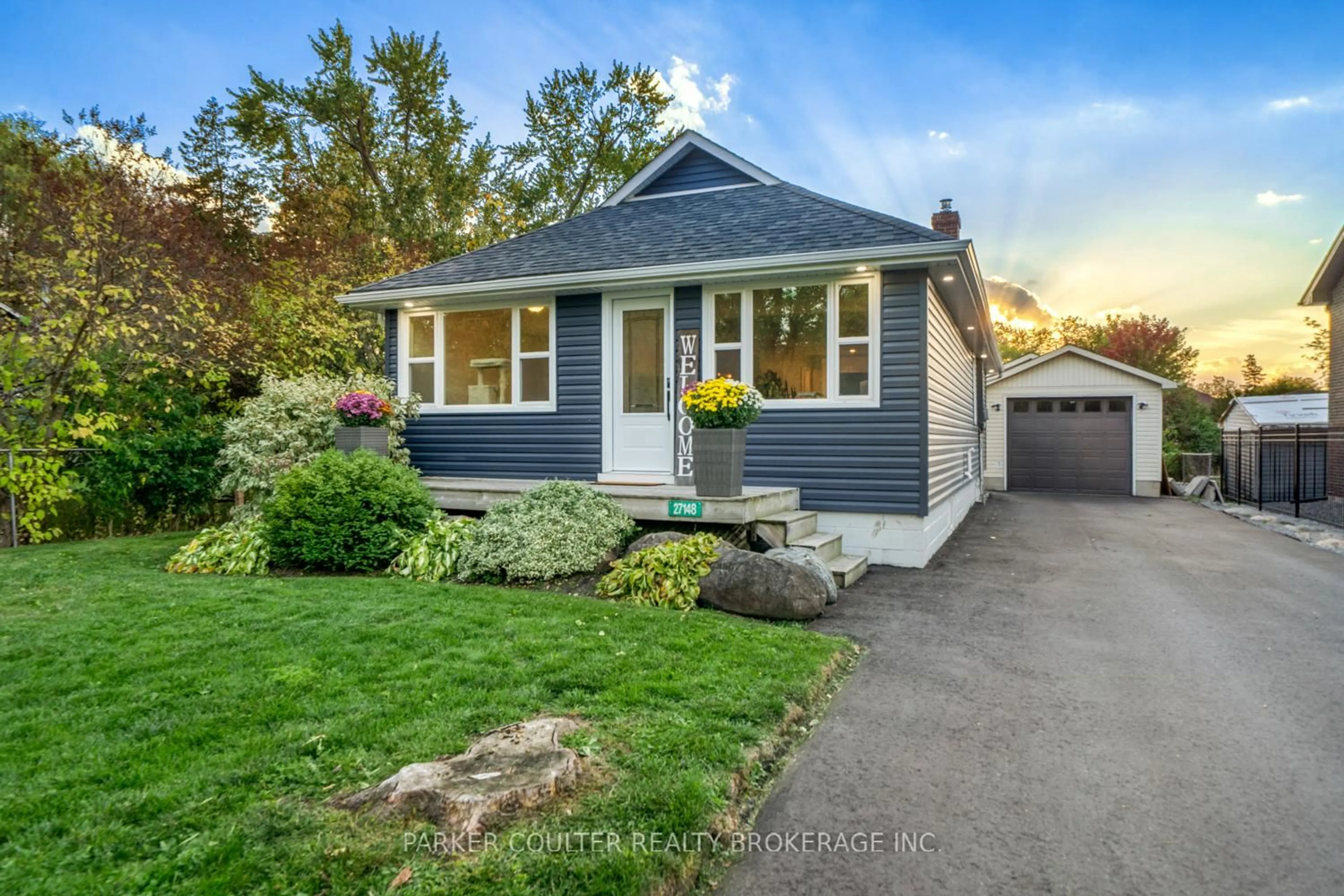 Home with vinyl exterior material, street for 27148 Kennedy Rd, Georgina Ontario L0E 1S0