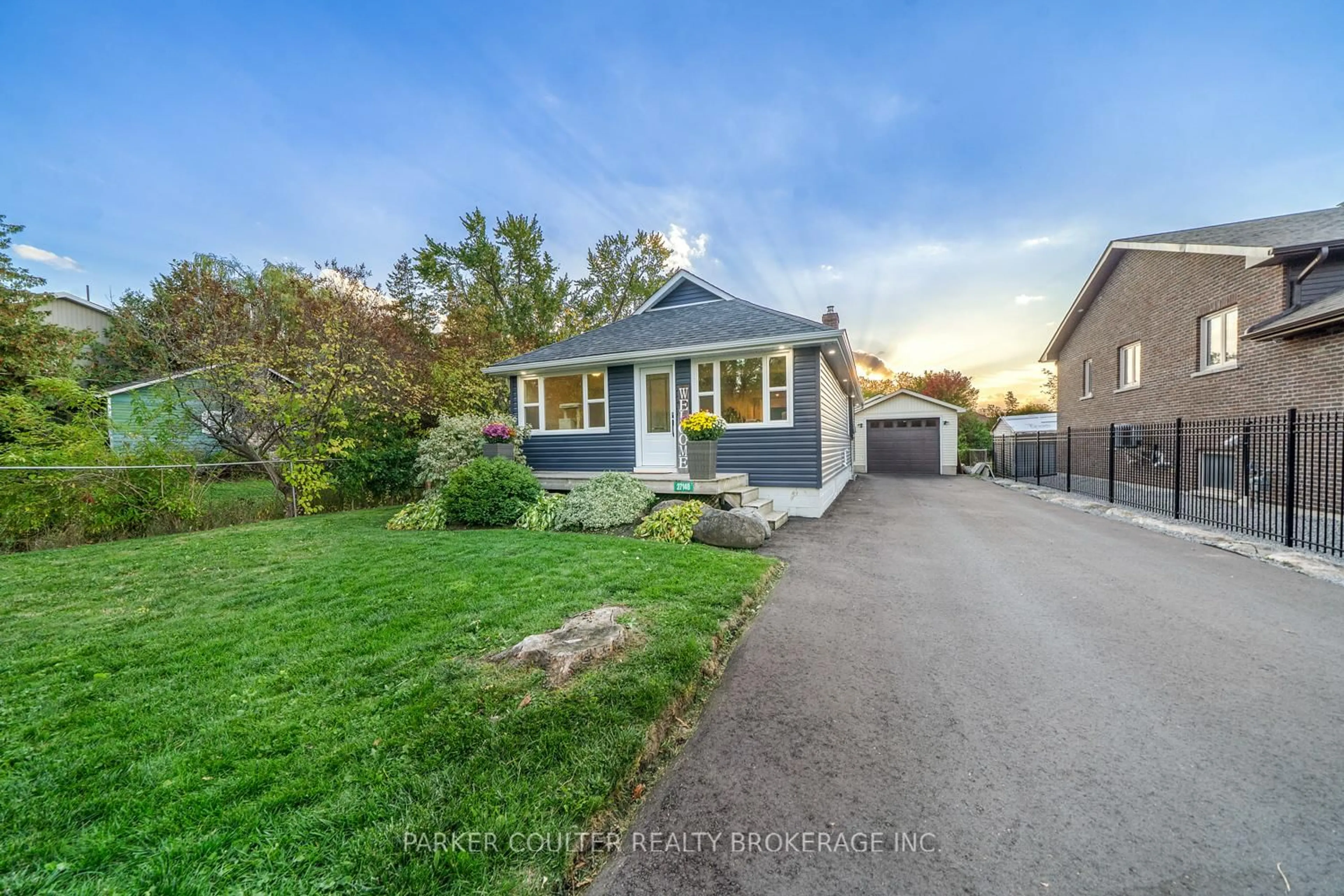 A pic from outside/outdoor area/front of a property/back of a property/a pic from drone, street for 27148 Kennedy Rd, Georgina Ontario L0E 1S0