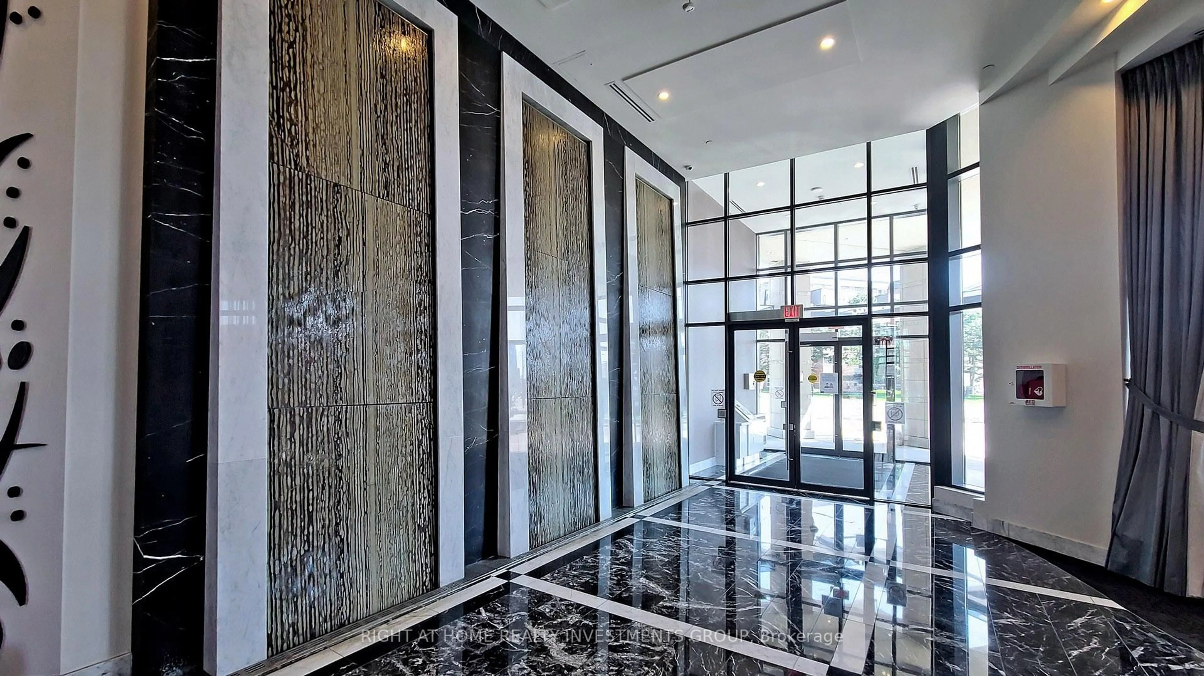 Lobby for 7608 Yonge St #430, Vaughan Ontario L4J 0J5