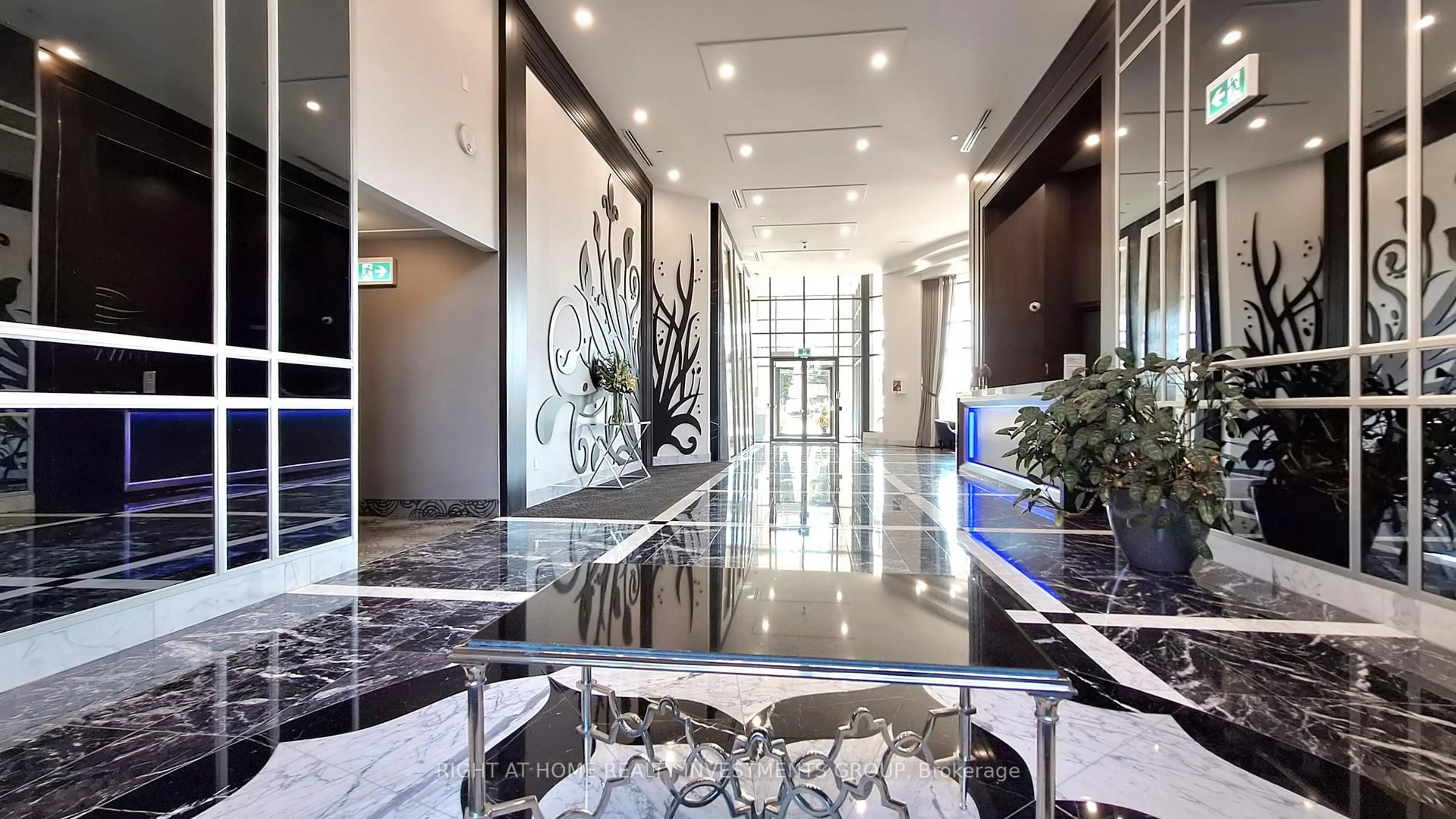 Lobby for 7608 Yonge St #430, Vaughan Ontario L4J 0J5