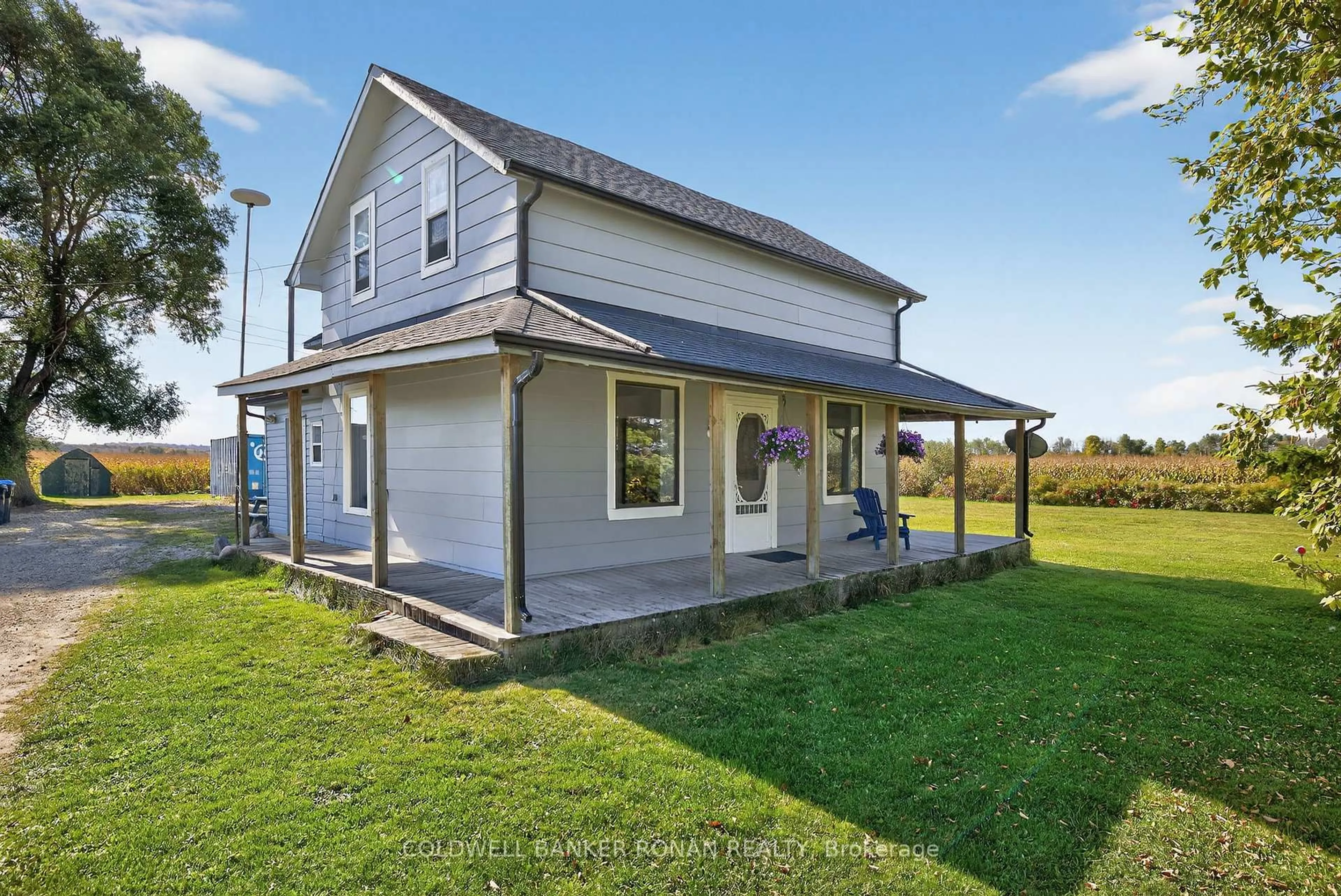 Home with vinyl exterior material, building for 5185 10th Line, New Tecumseth Ontario L0G 1A0