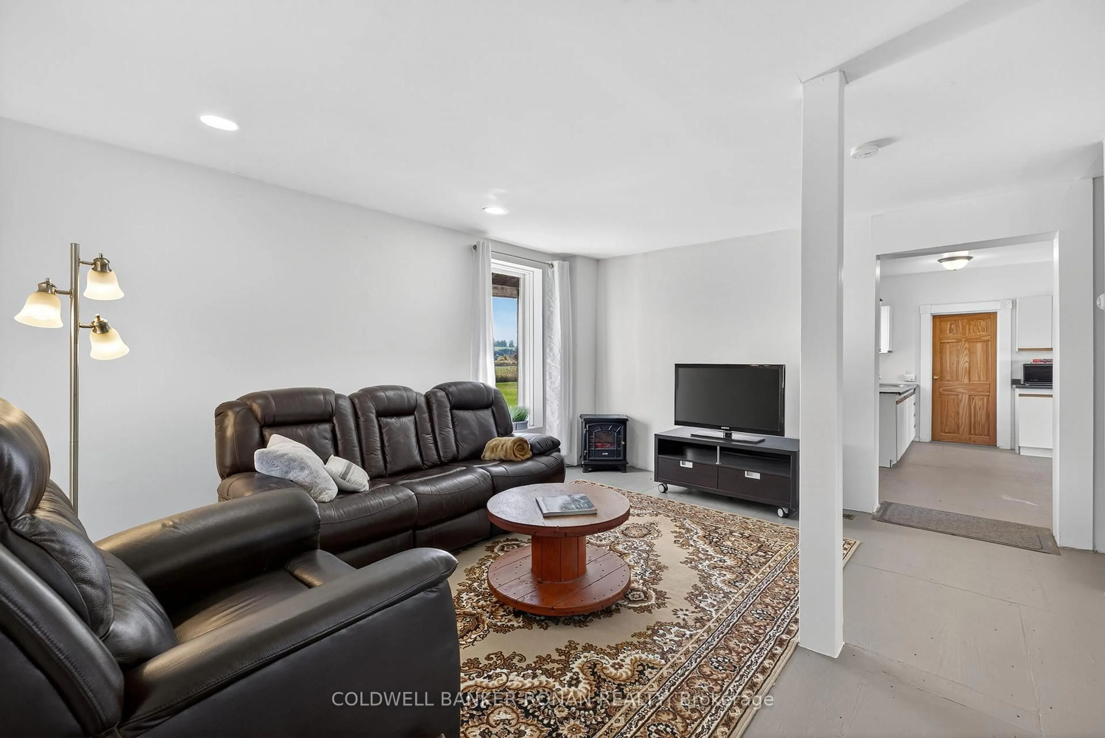 Living room with furniture, unknown for 5185 10th Line, New Tecumseth Ontario L0G 1A0