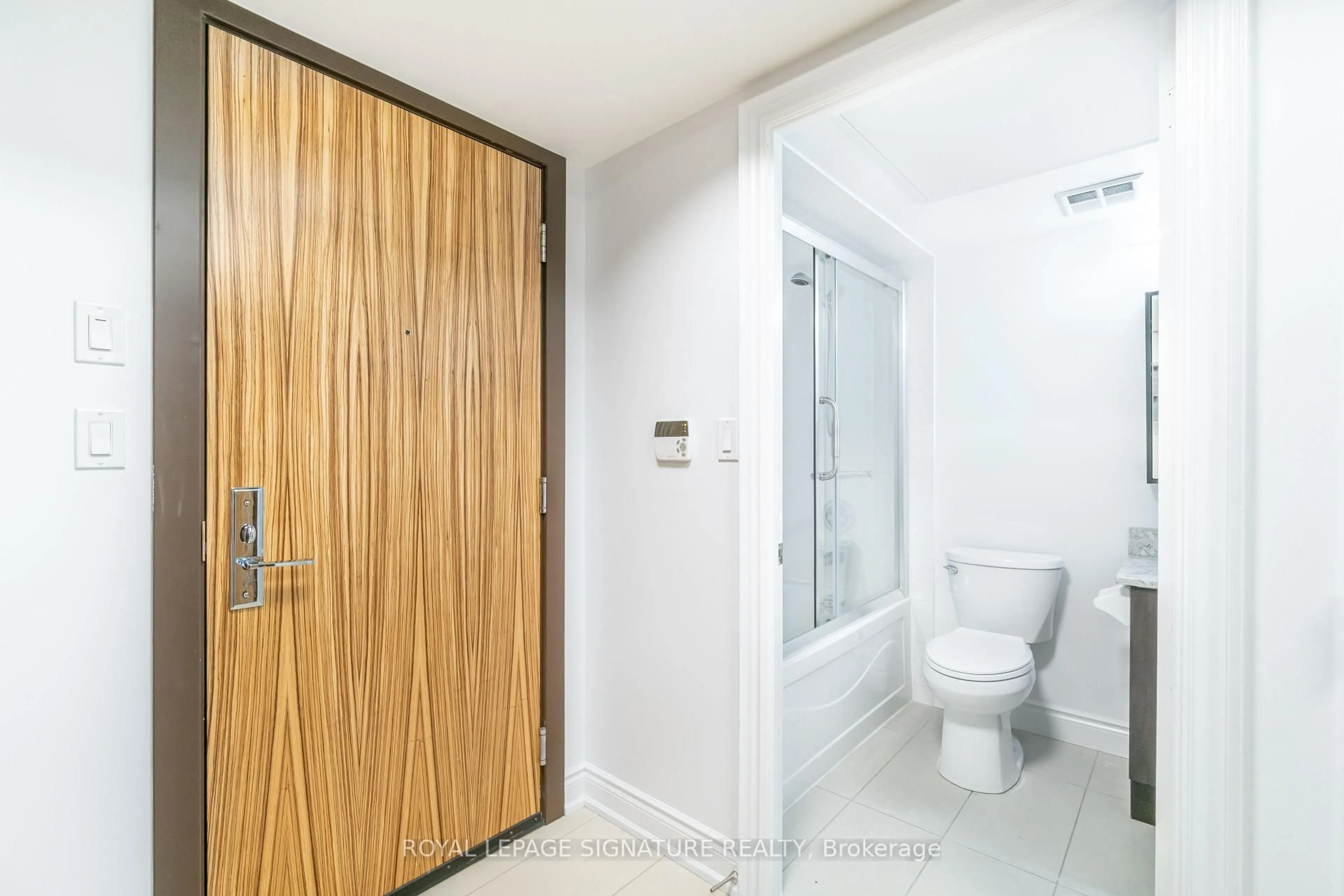 Standard bathroom, unknown for 60 South Town Centre Blvd #809, Markham Ontario L6G 0C5