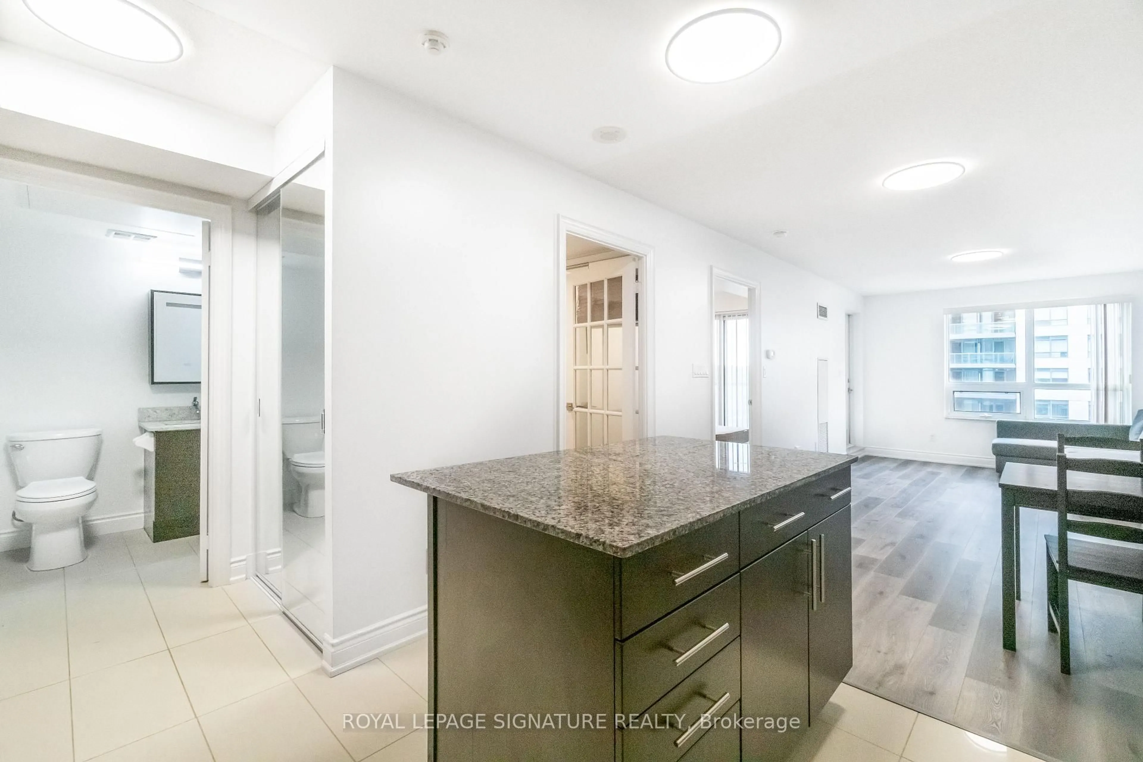 Open concept kitchen, ceramic/tile floor for 60 South Town Centre Blvd #809, Markham Ontario L6G 0C5