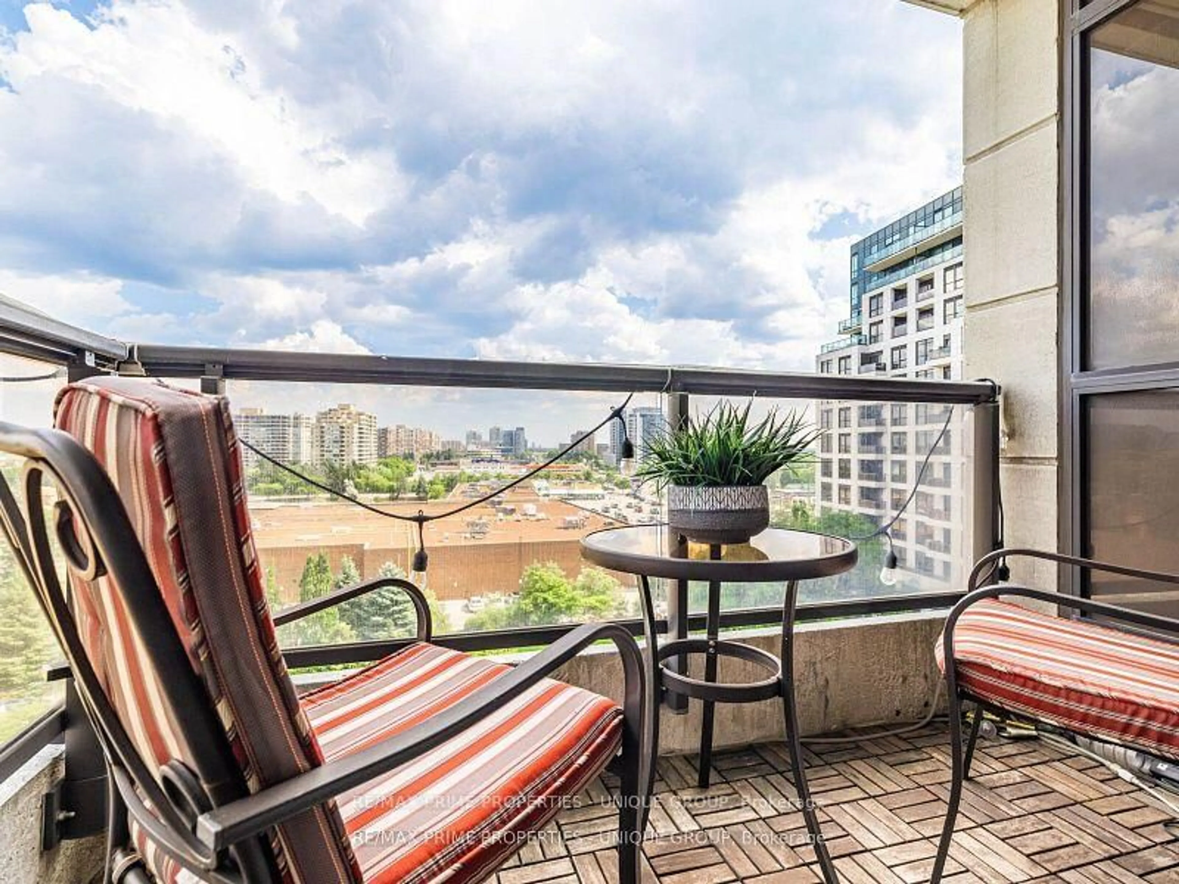 Balcony in the apartment, water/lake/river/ocean view for 18 Harding Blvd #709, Richmond Hill Ontario L4C 0T3