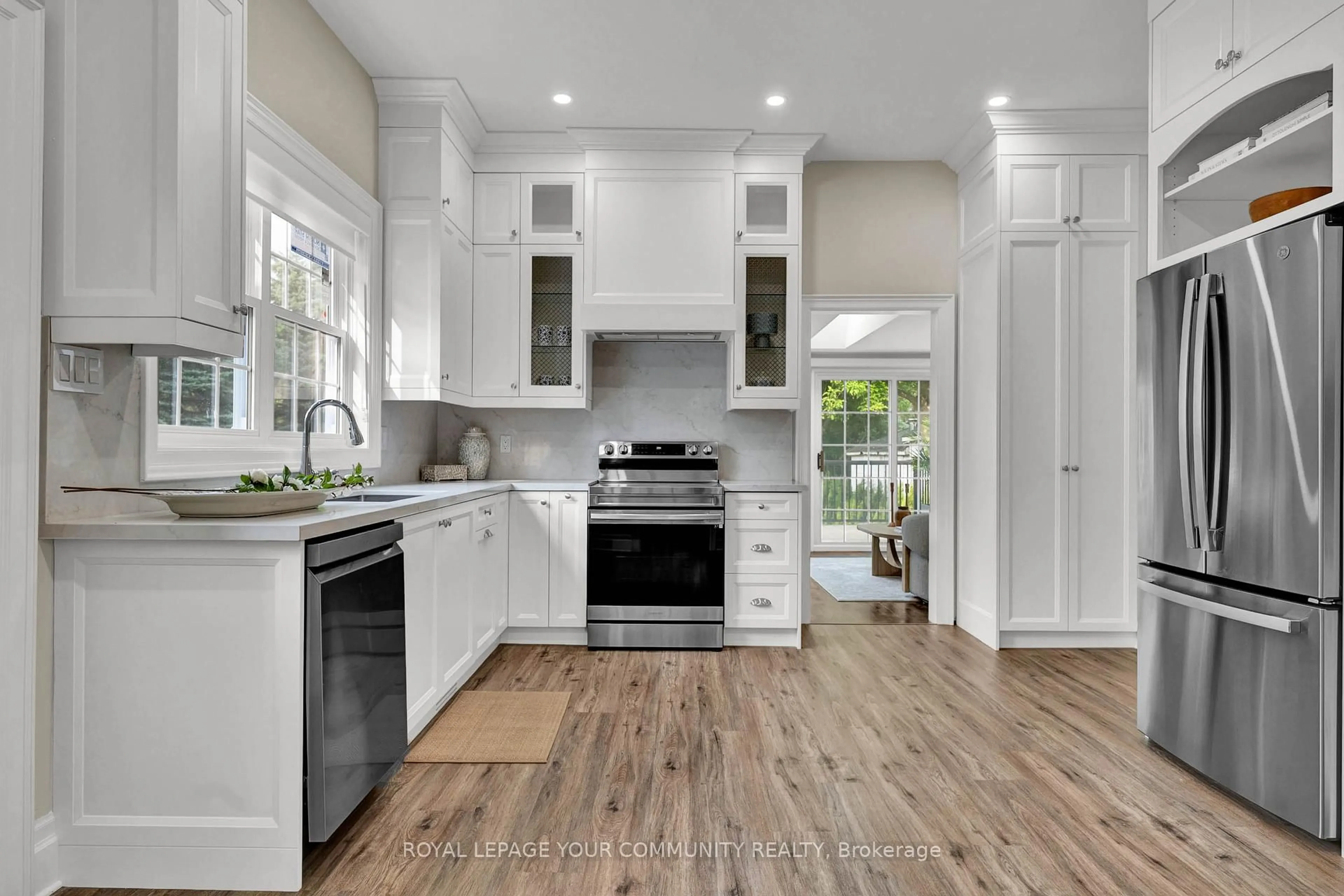 Open concept kitchen, unknown for 29 Wells St, Aurora Ontario L4G 1S8