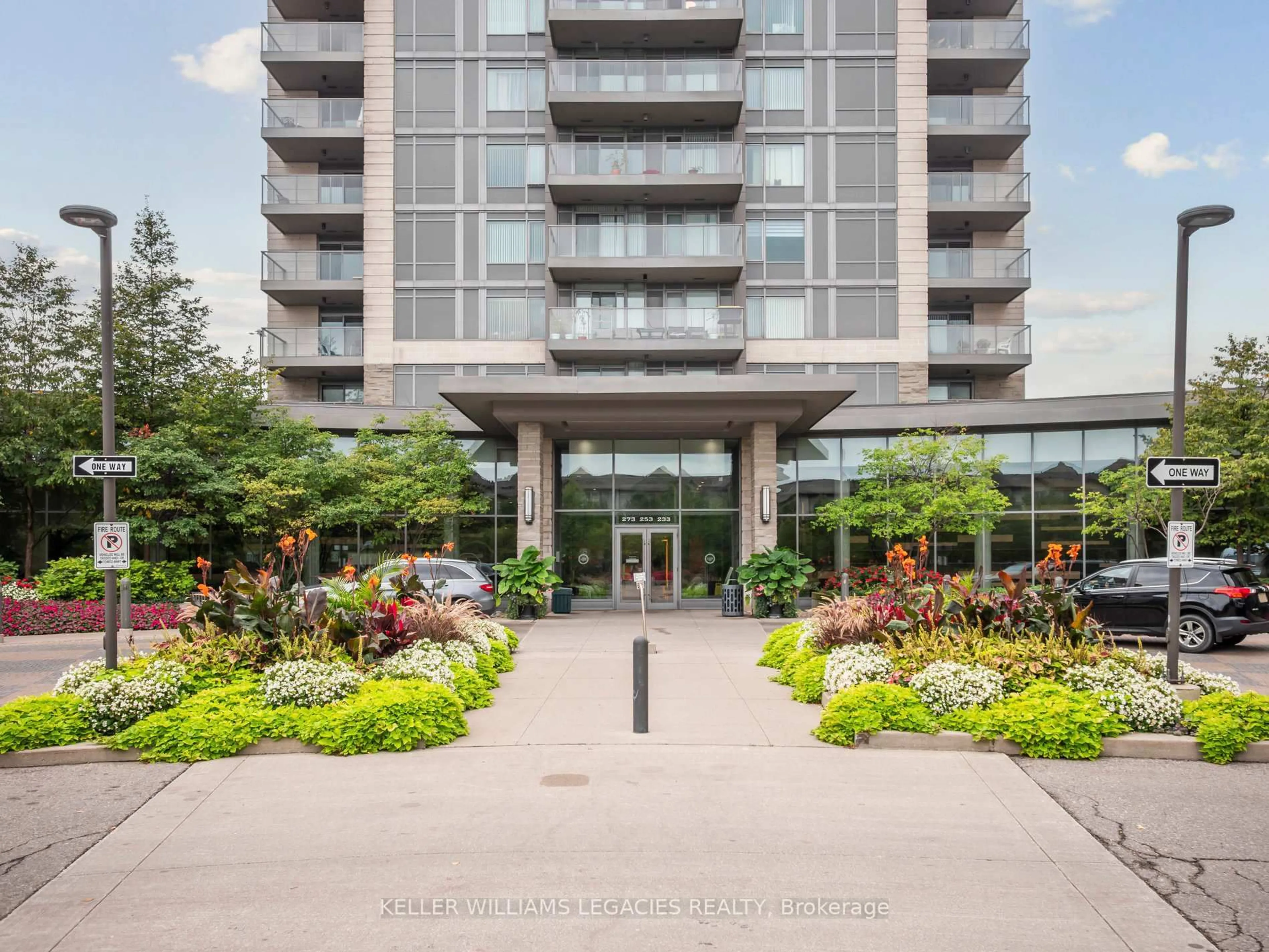 Indoor foyer for 273 South Park Rd #211, Markham Ontario L3T 0B5