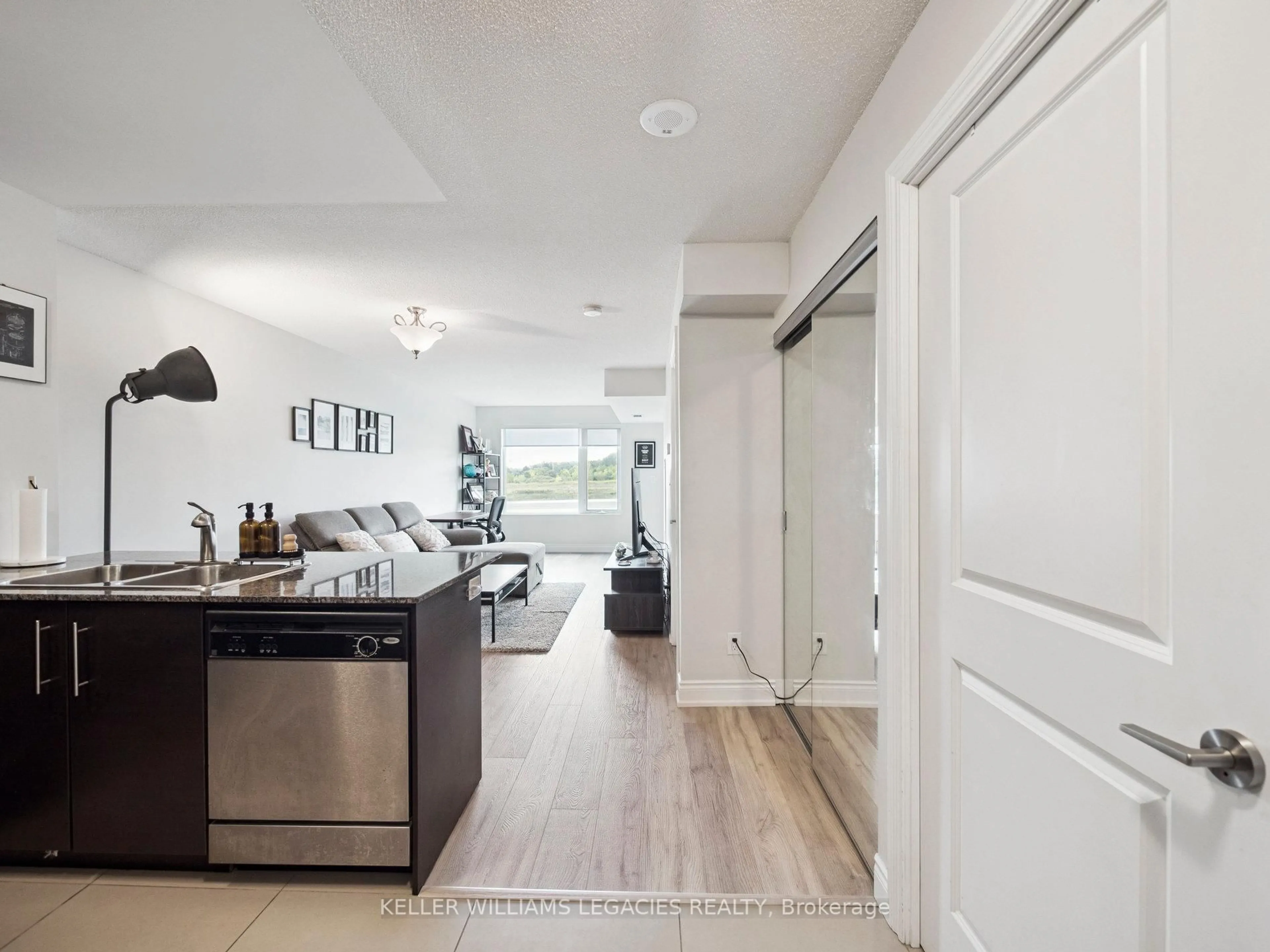 Unknown for 273 South Park Rd #211, Markham Ontario L3T 0B5