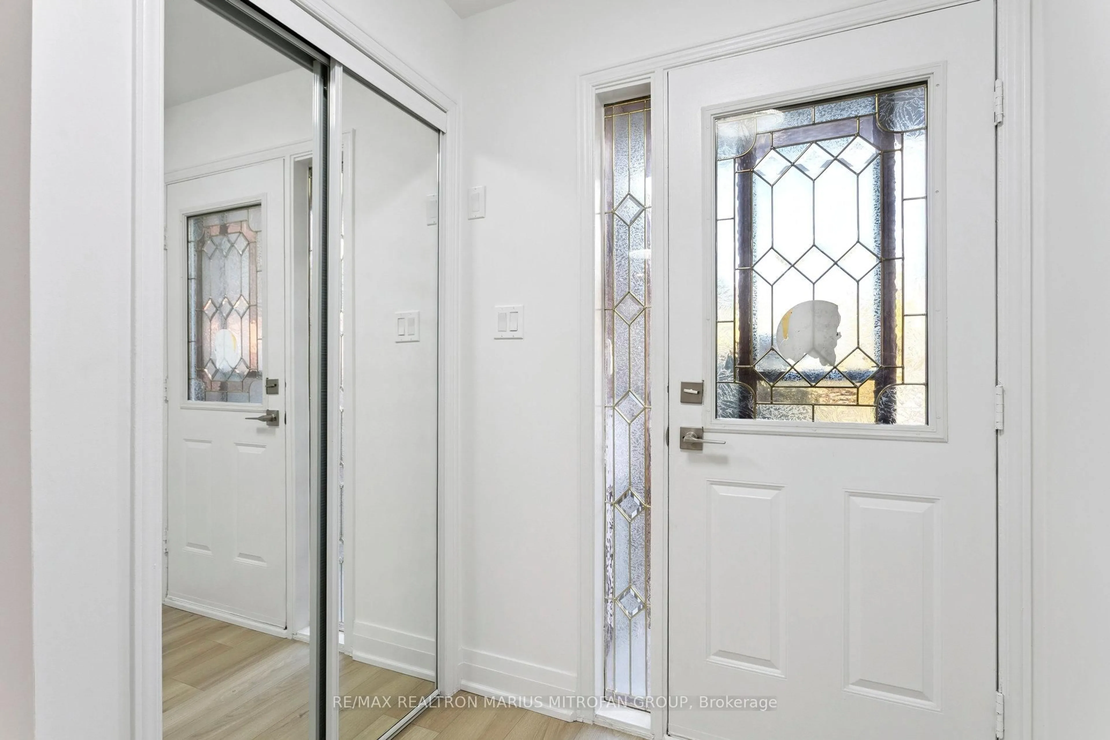 Indoor entryway for 161 Joanna Cres, Vaughan Ontario L4J 5G4