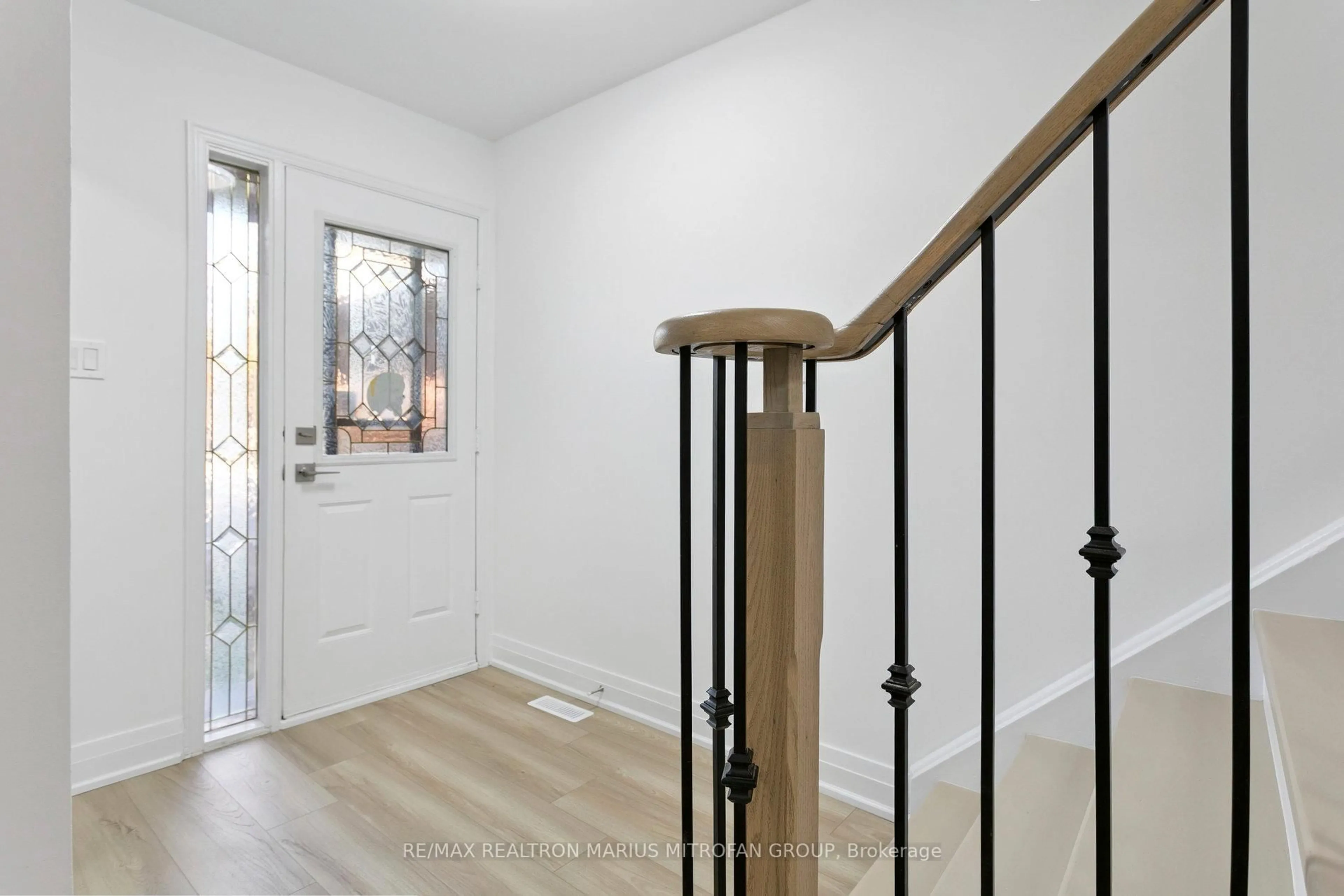 Indoor entryway for 161 Joanna Cres, Vaughan Ontario L4J 5G4