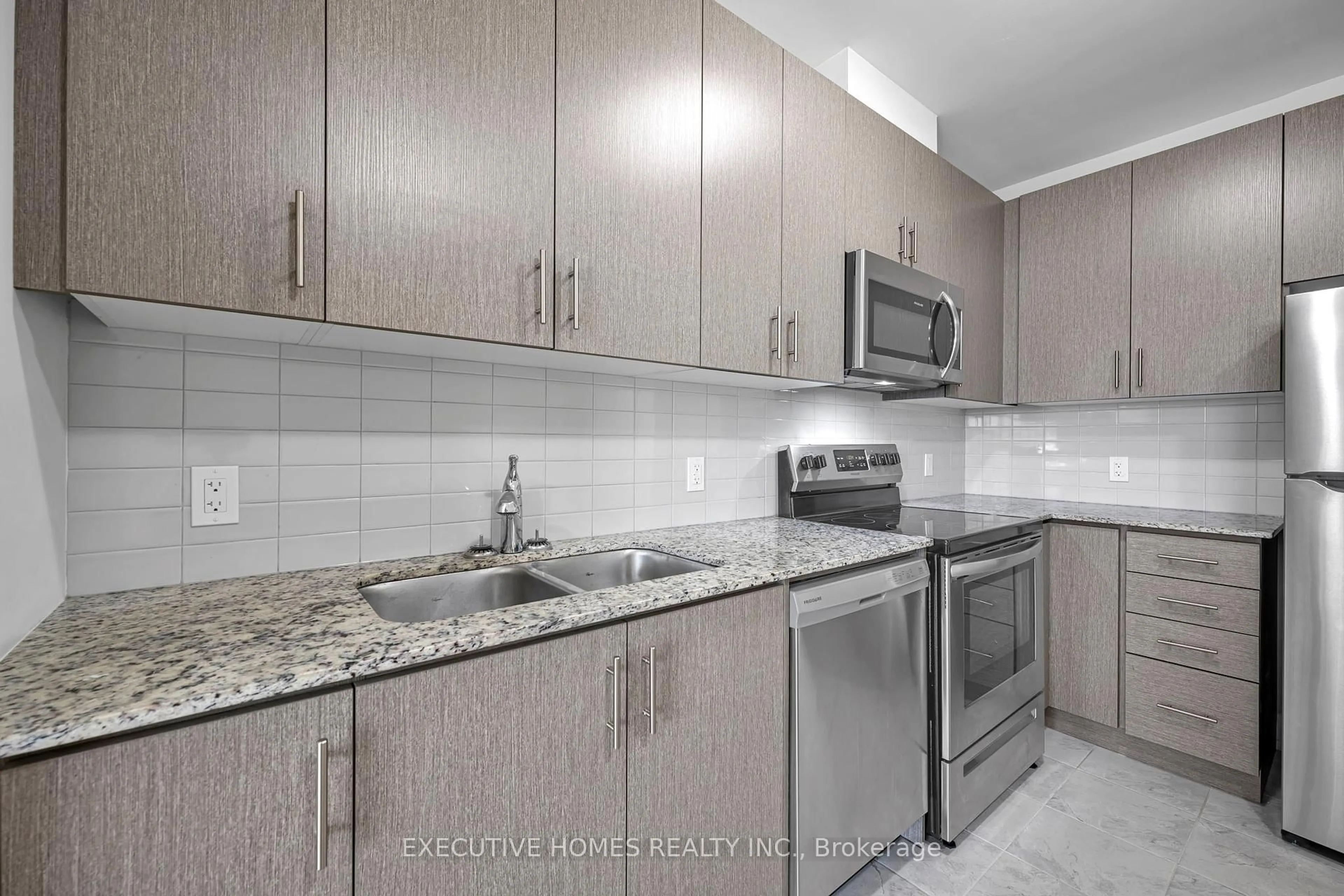Standard kitchen, ceramic/tile floor for 5917 Main St #413, Whitchurch-Stouffville Ontario L4Z 1W7