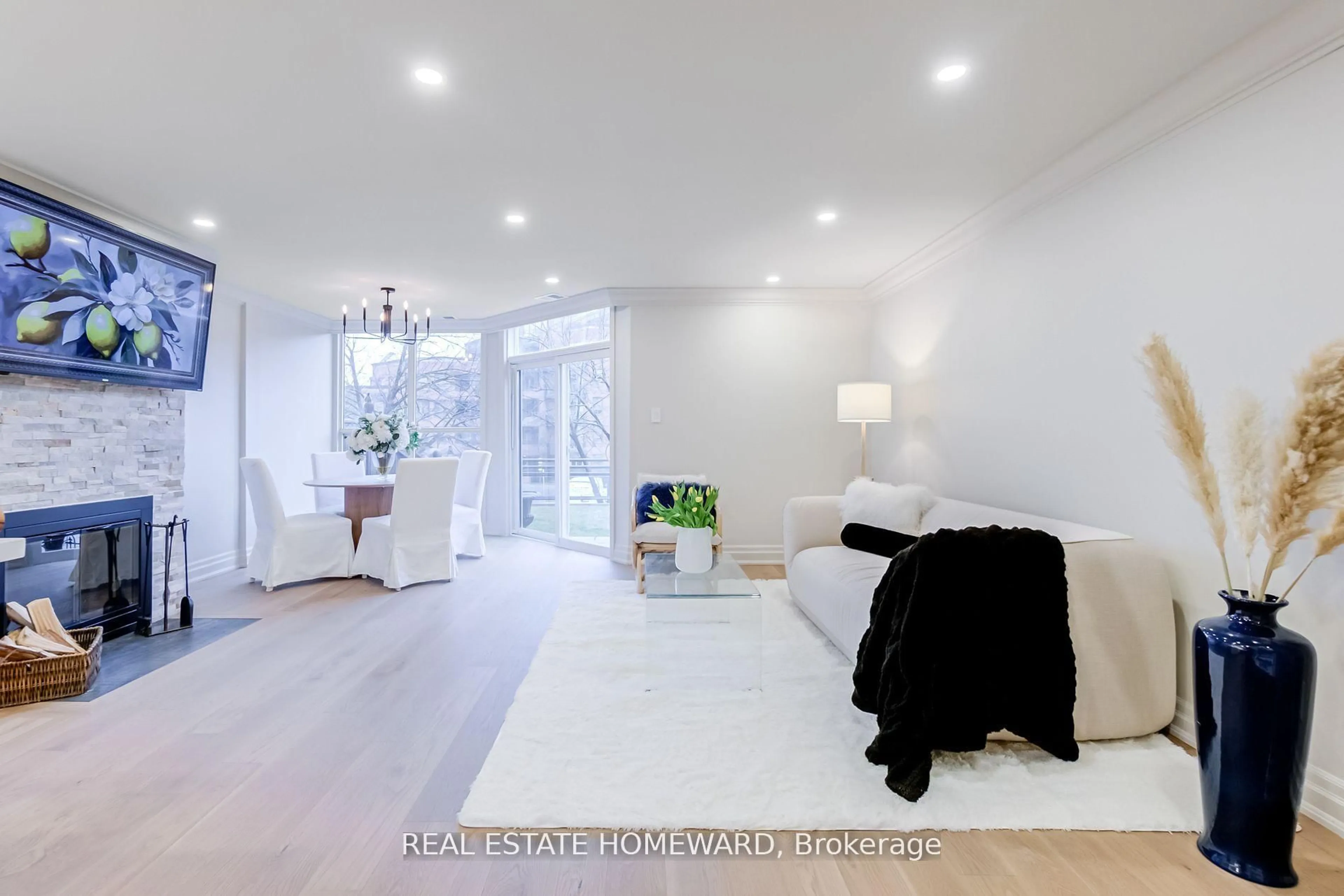 Indoor entryway for 100 Arbors Lane #TH10, Vaughan Ontario L4L 7G4