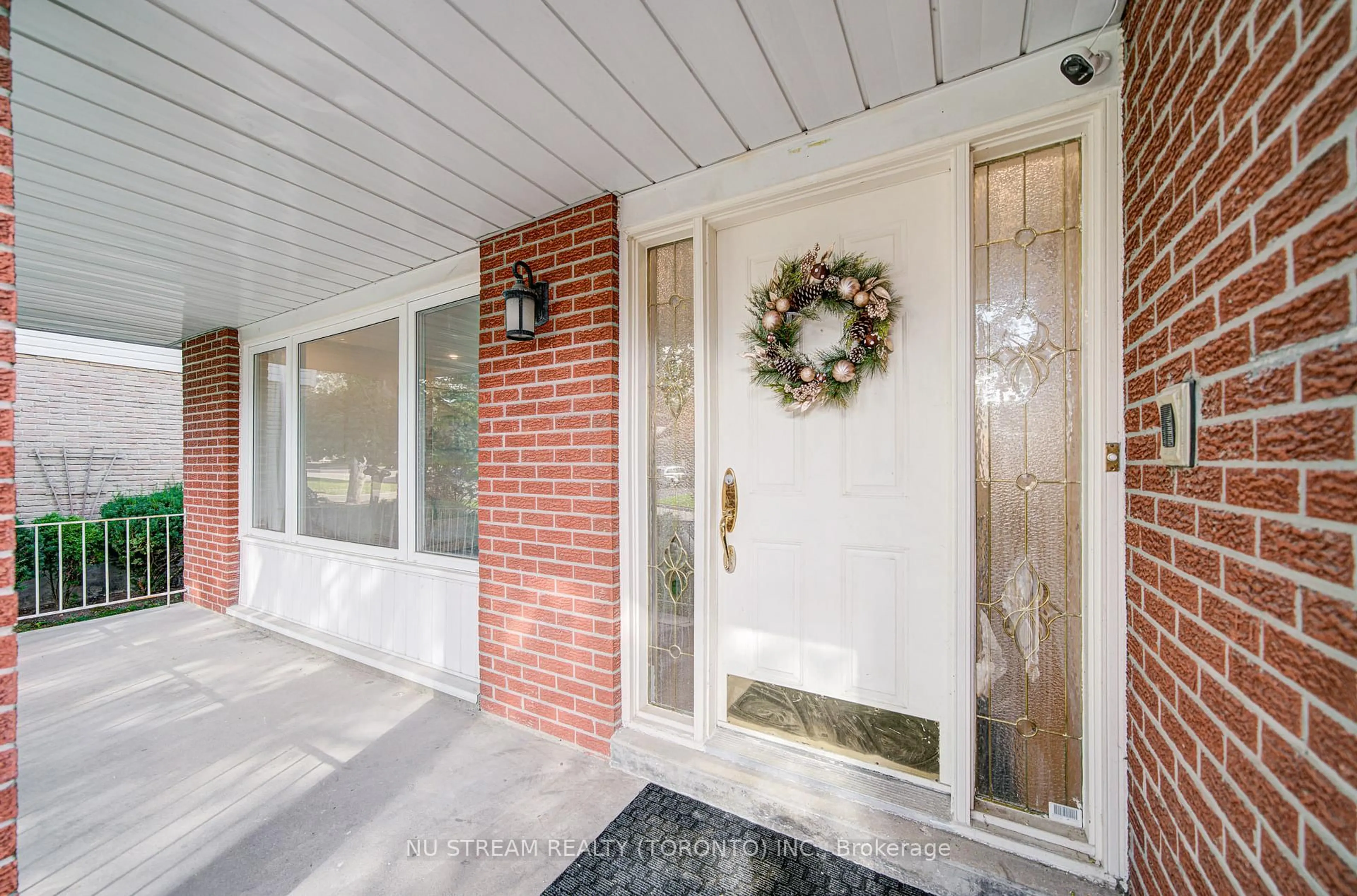 Indoor entryway for 8 Hemingway Cres, Markham Ontario L3R 2A4