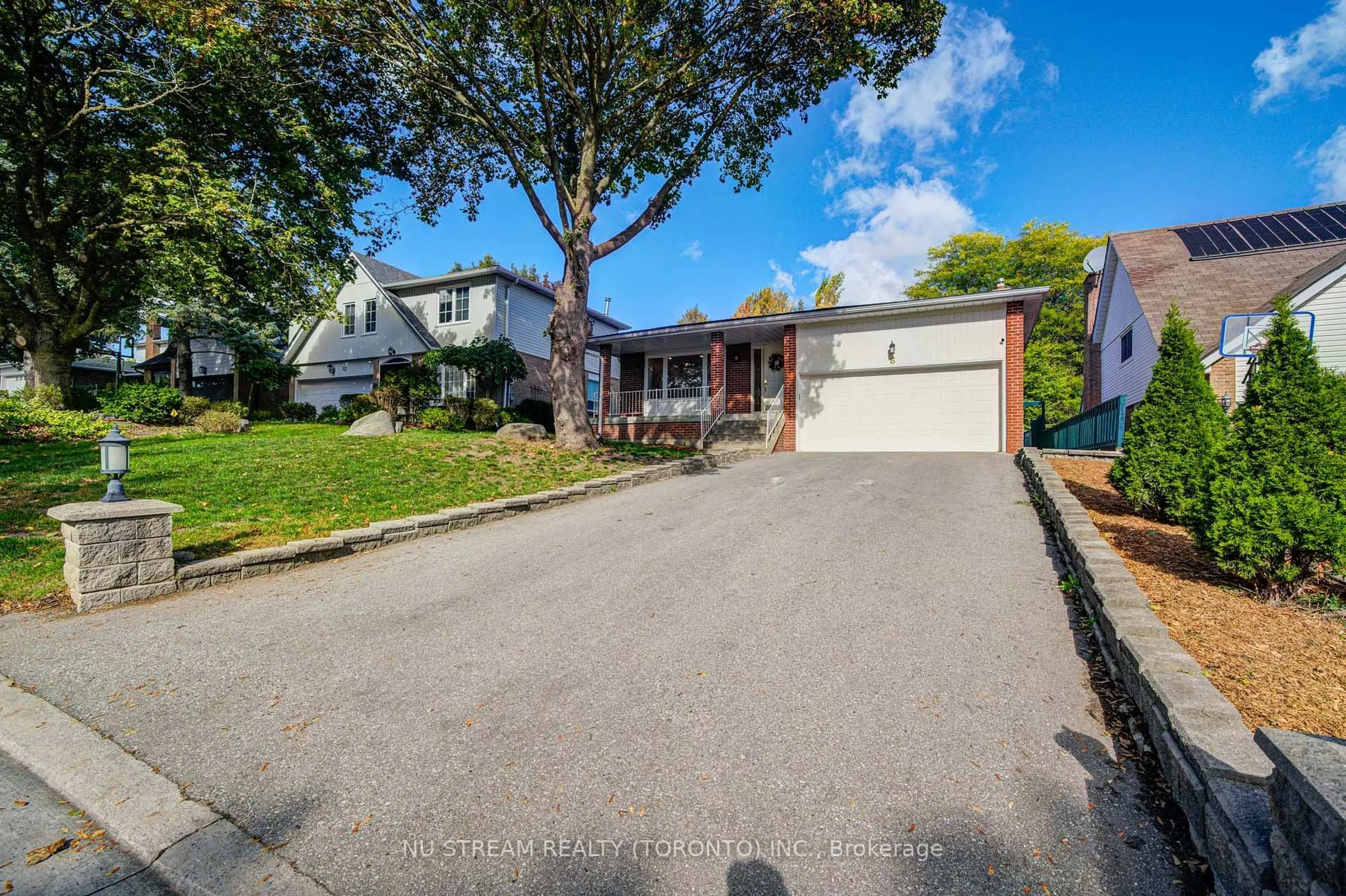 A pic from outside/outdoor area/front of a property/back of a property/a pic from drone, street for 8 Hemingway Cres, Markham Ontario L3R 2A4