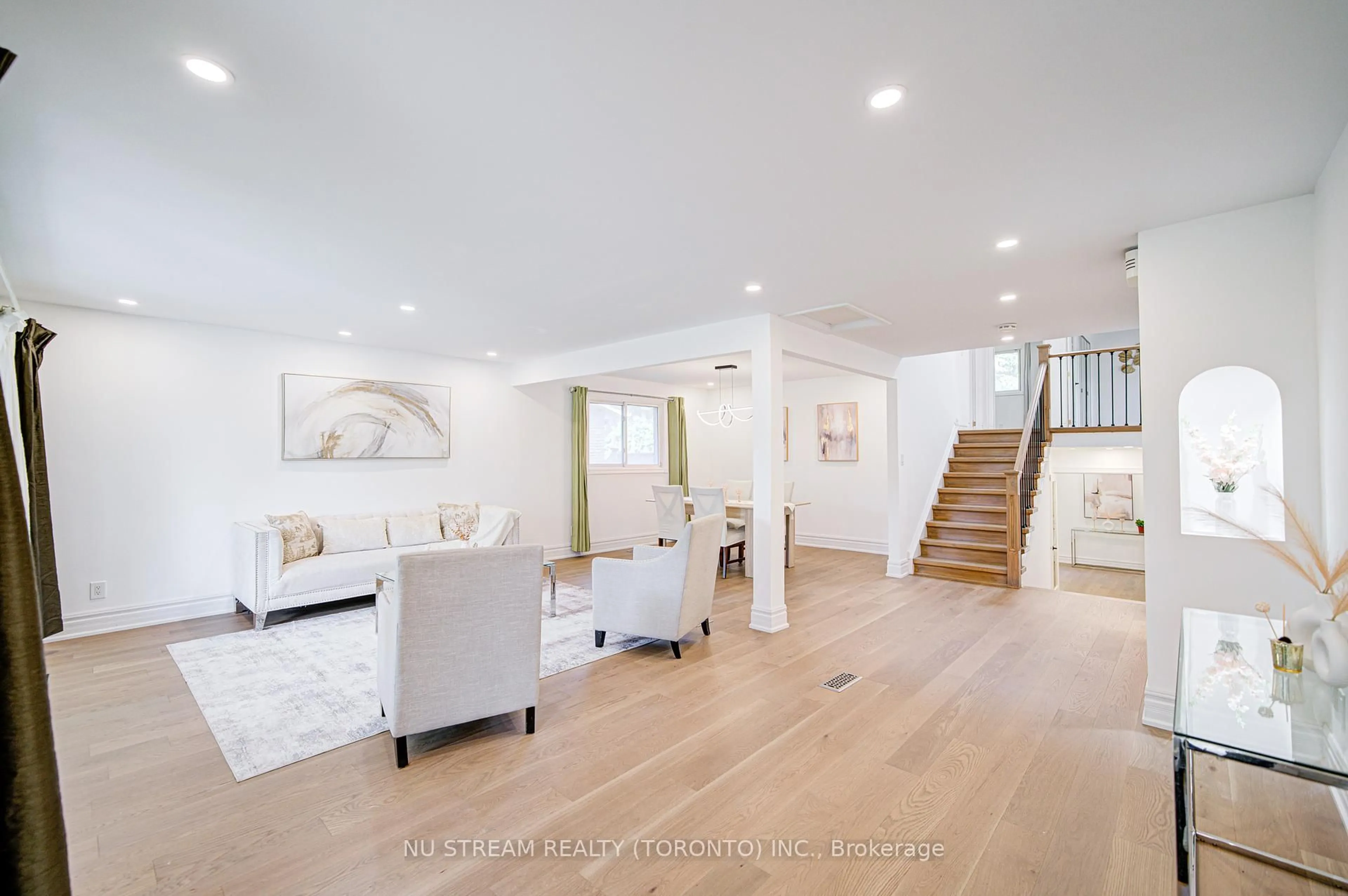 Unknown for 8 Hemingway Cres, Markham Ontario L3R 2A4