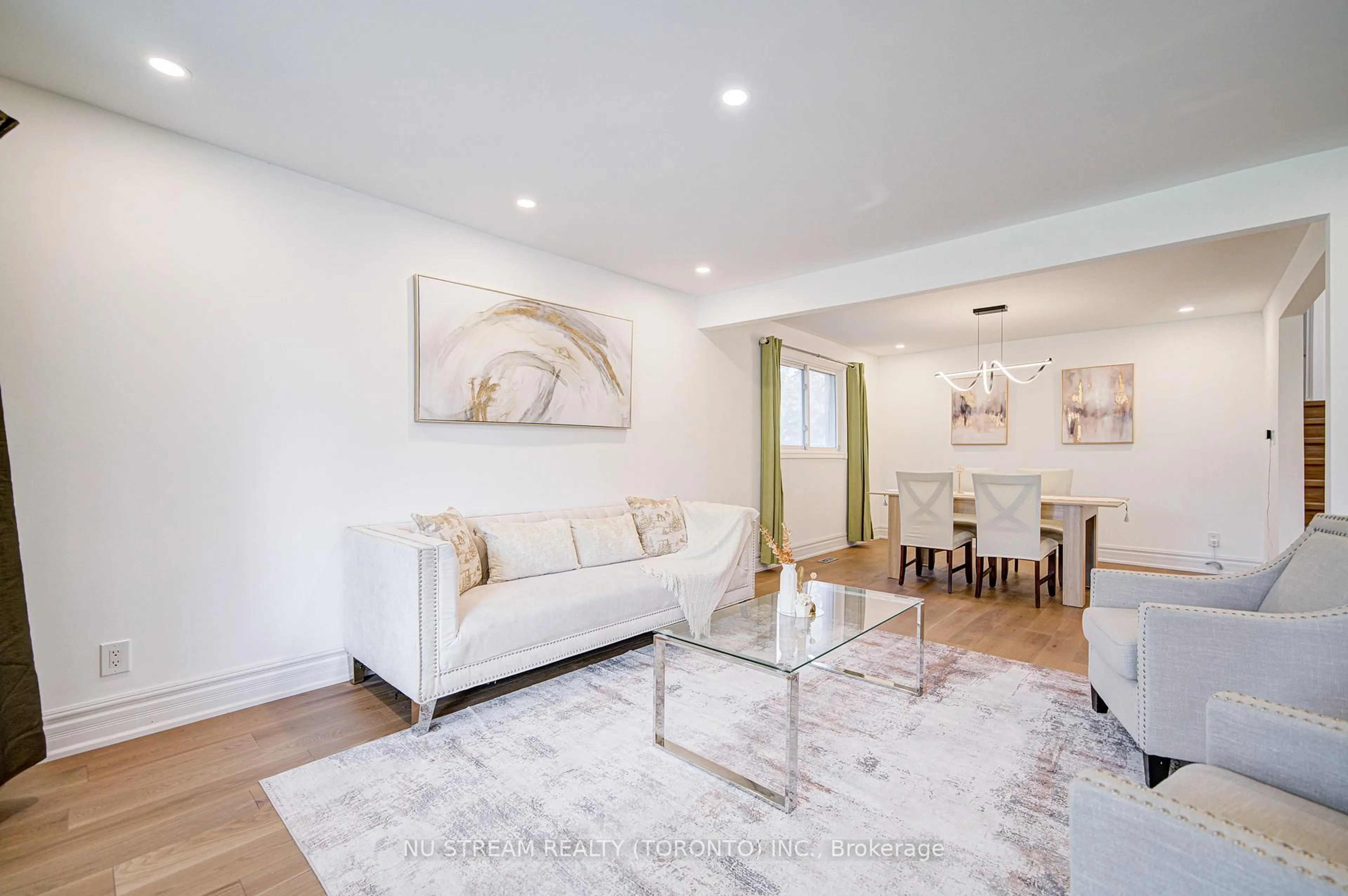Living room with furniture, unknown for 8 Hemingway Cres, Markham Ontario L3R 2A4