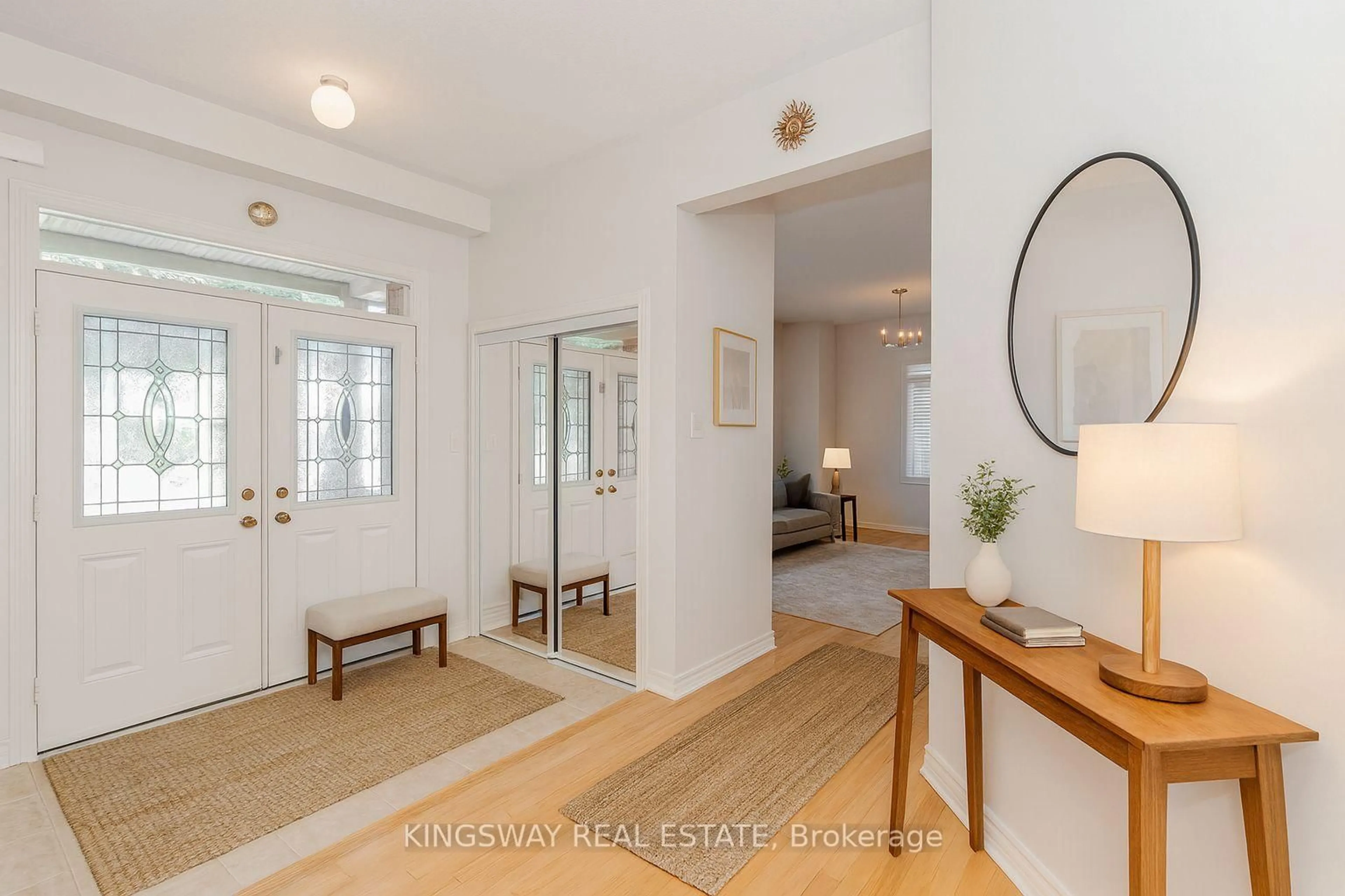 Indoor entryway for 197 Ken Laushway Ave, Whitchurch-Stouffville Ontario L4A 0S6