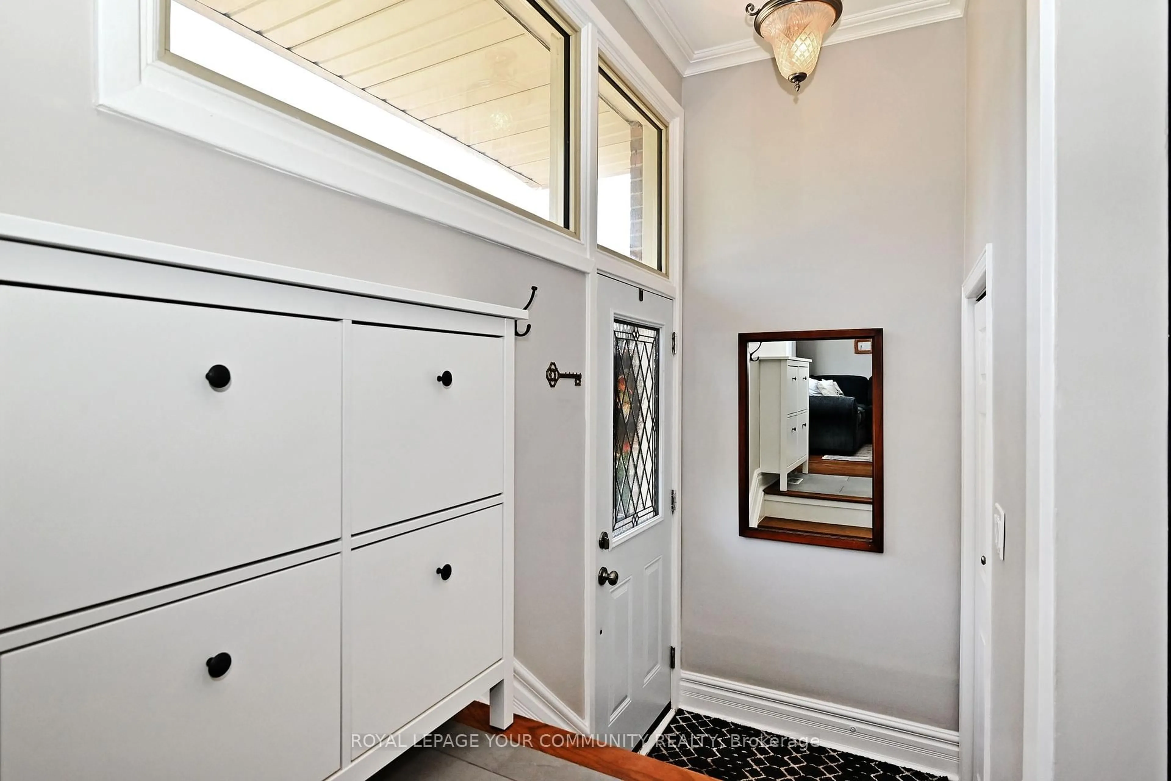 Indoor entryway for 62 Haida Dr, Aurora Ontario L4G 3C8