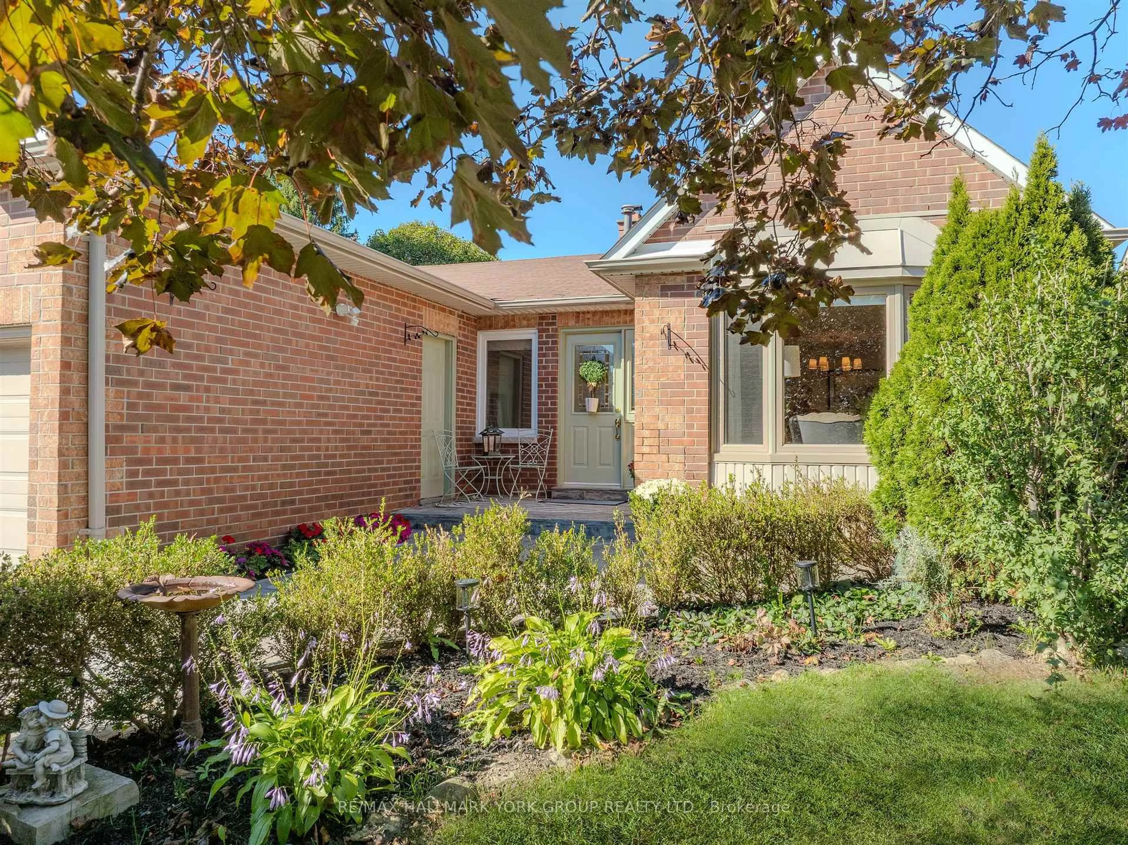 Home with brick exterior material, street for 332 John Bowser Cres, Newmarket Ontario L3Y 7P2