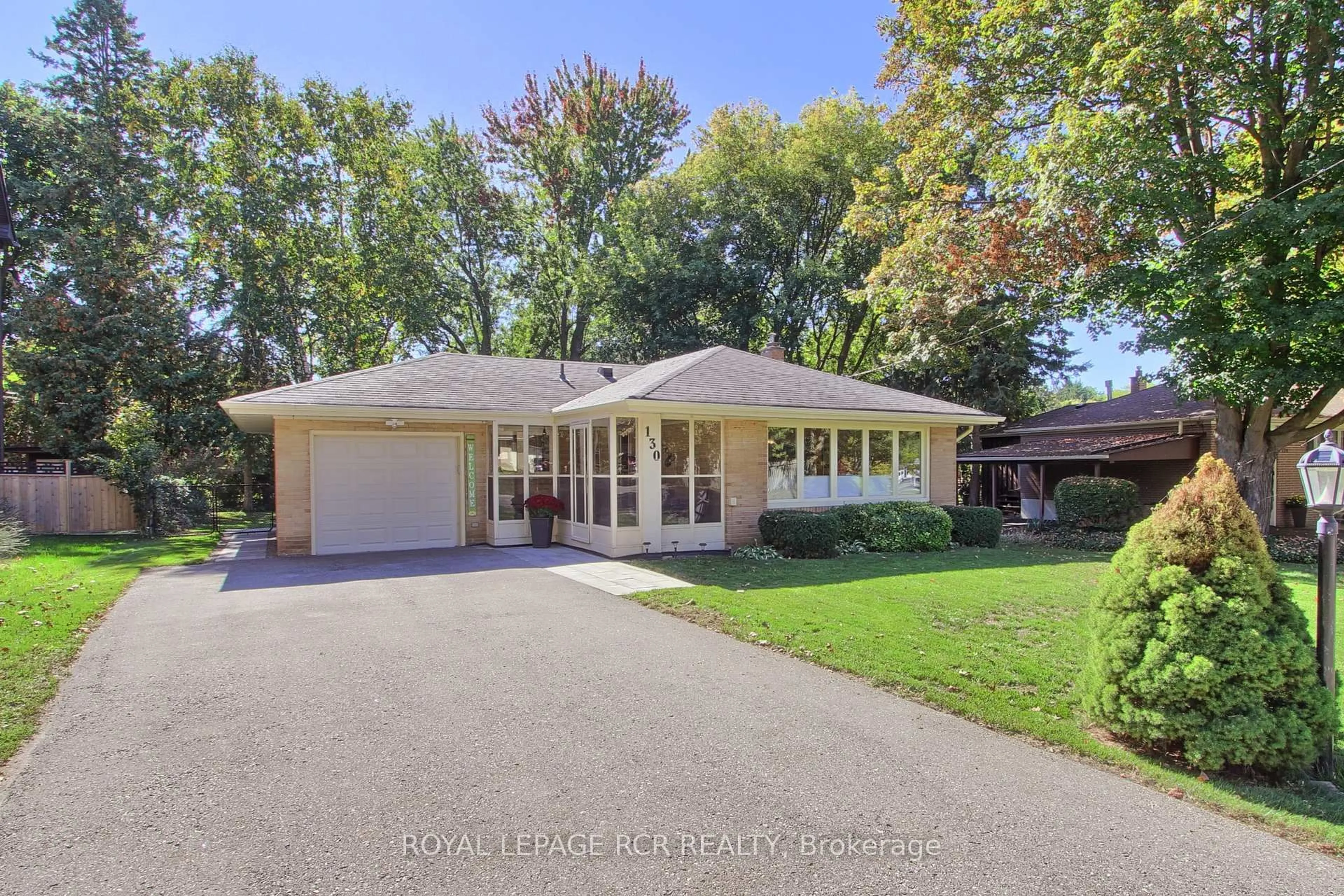 Home with brick exterior material, street for 130 Park Ave, Newmarket Ontario L3Y 1T8
