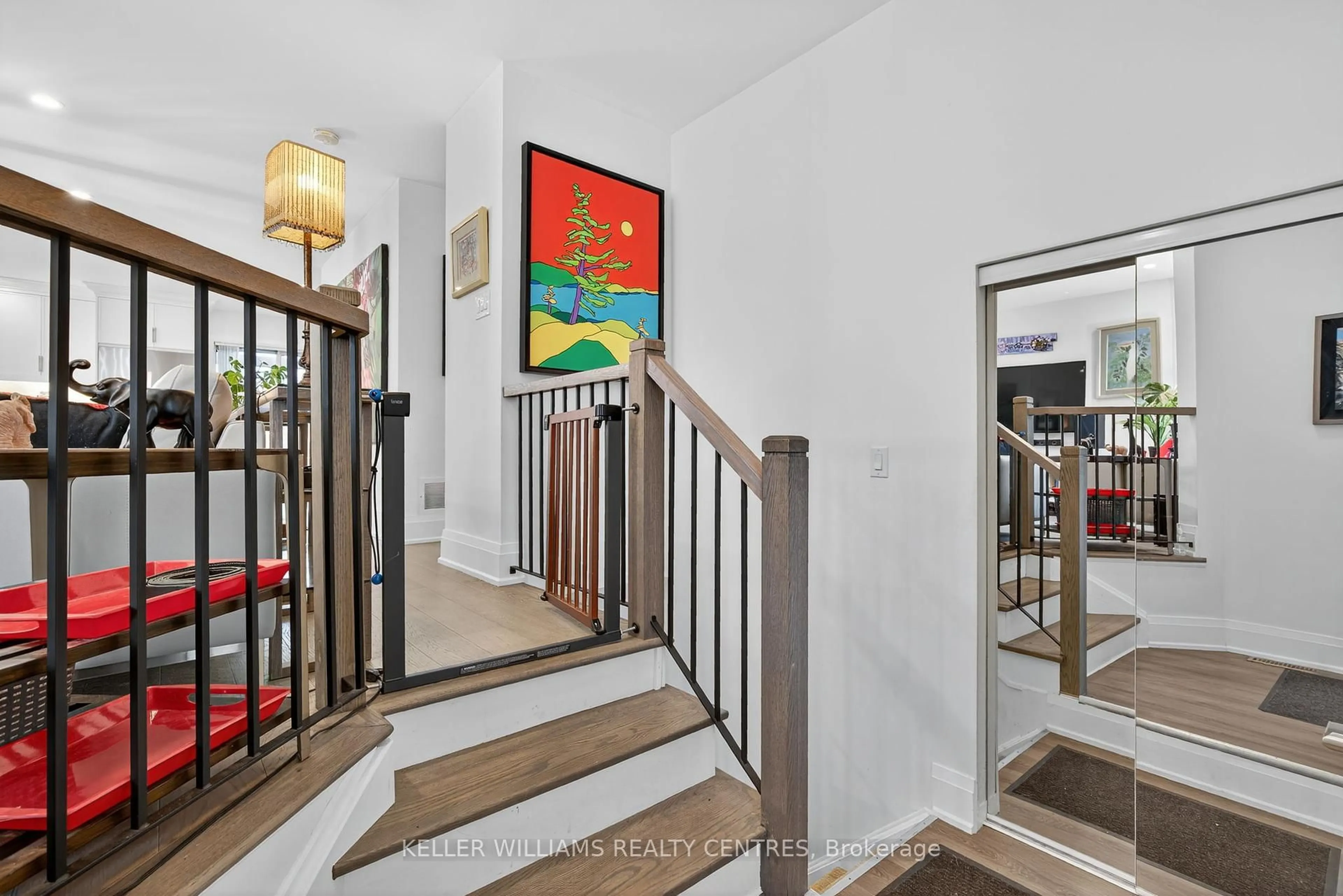 Indoor foyer for 165 Clearmeadow Blvd, Newmarket Ontario L3X 2E4