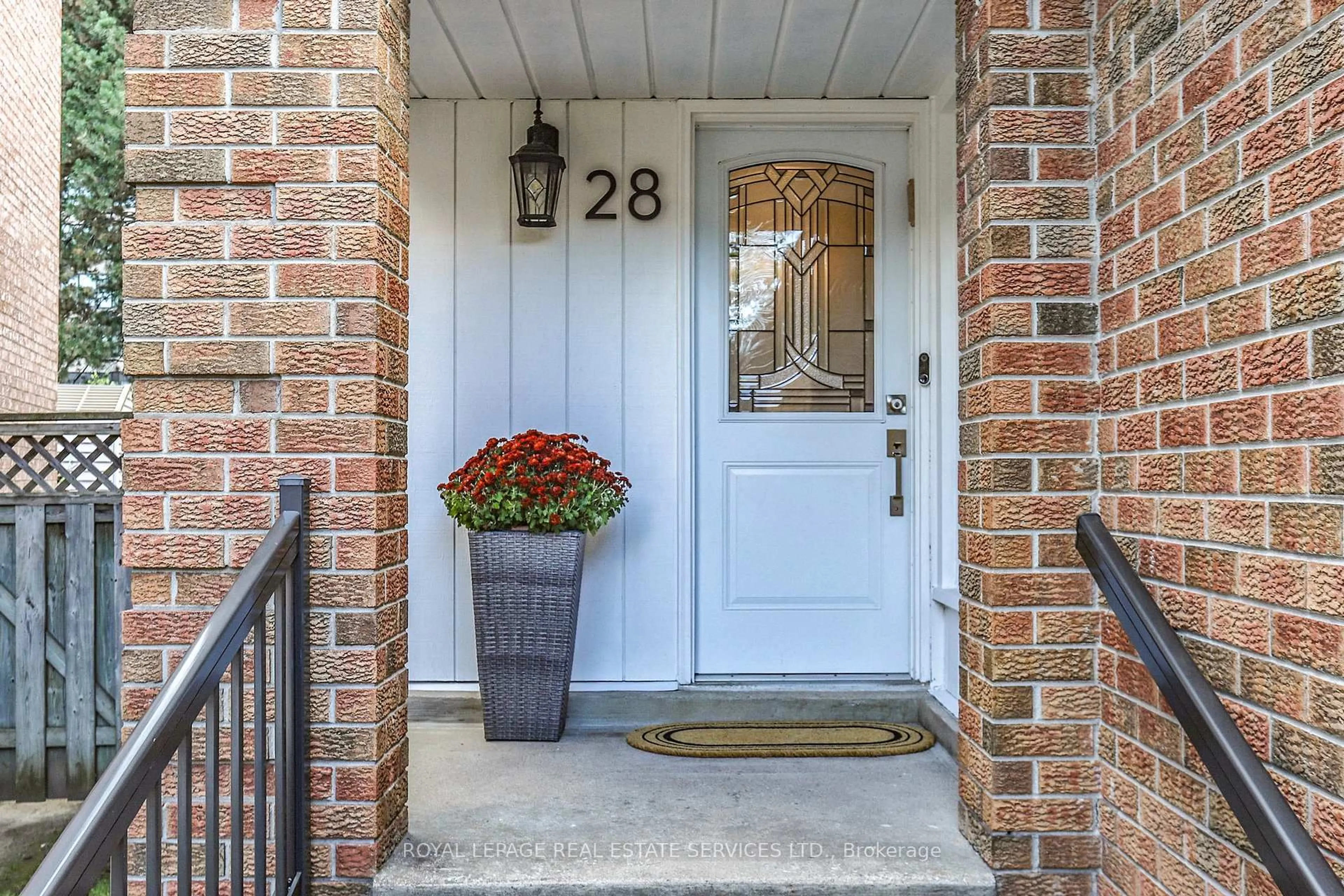 Indoor entryway for 28 Rejane Cres, Vaughan Ontario L4J 5A1