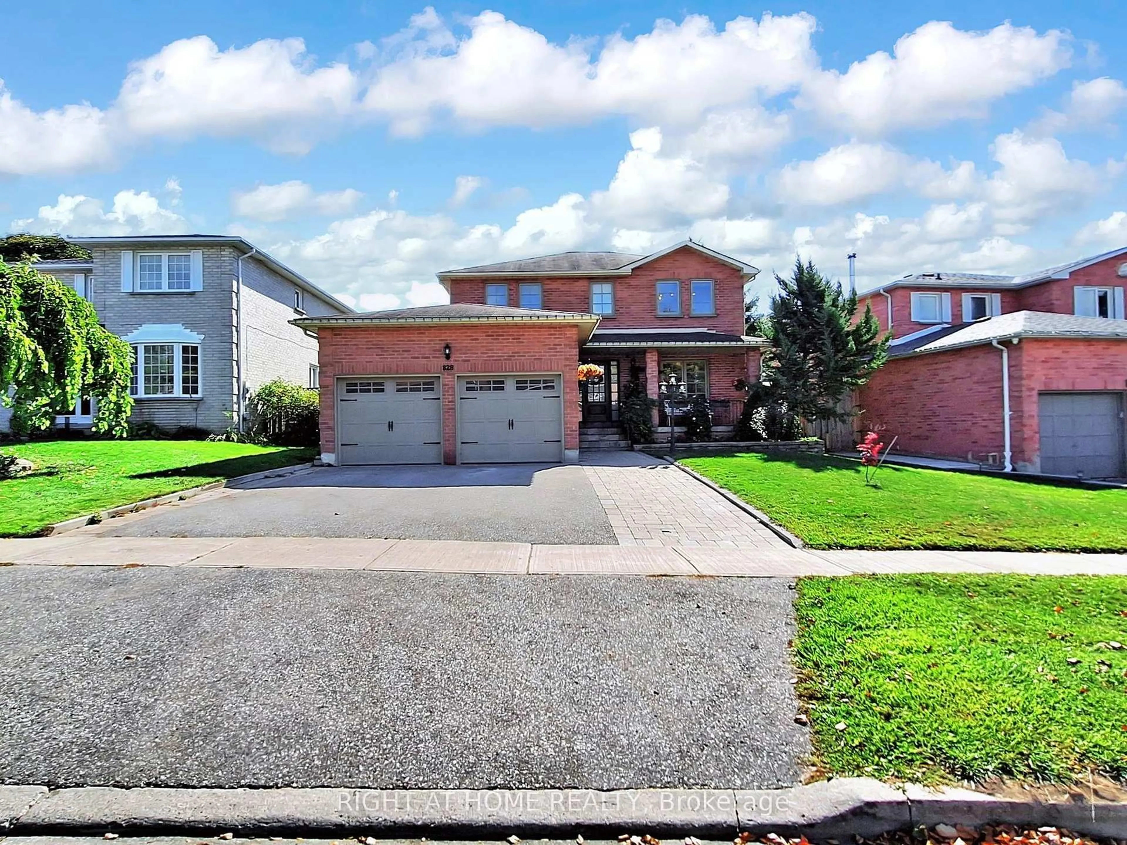 Home with brick exterior material, street for 828 Leslie Valley Dr, Newmarket Ontario L3Y 7H3