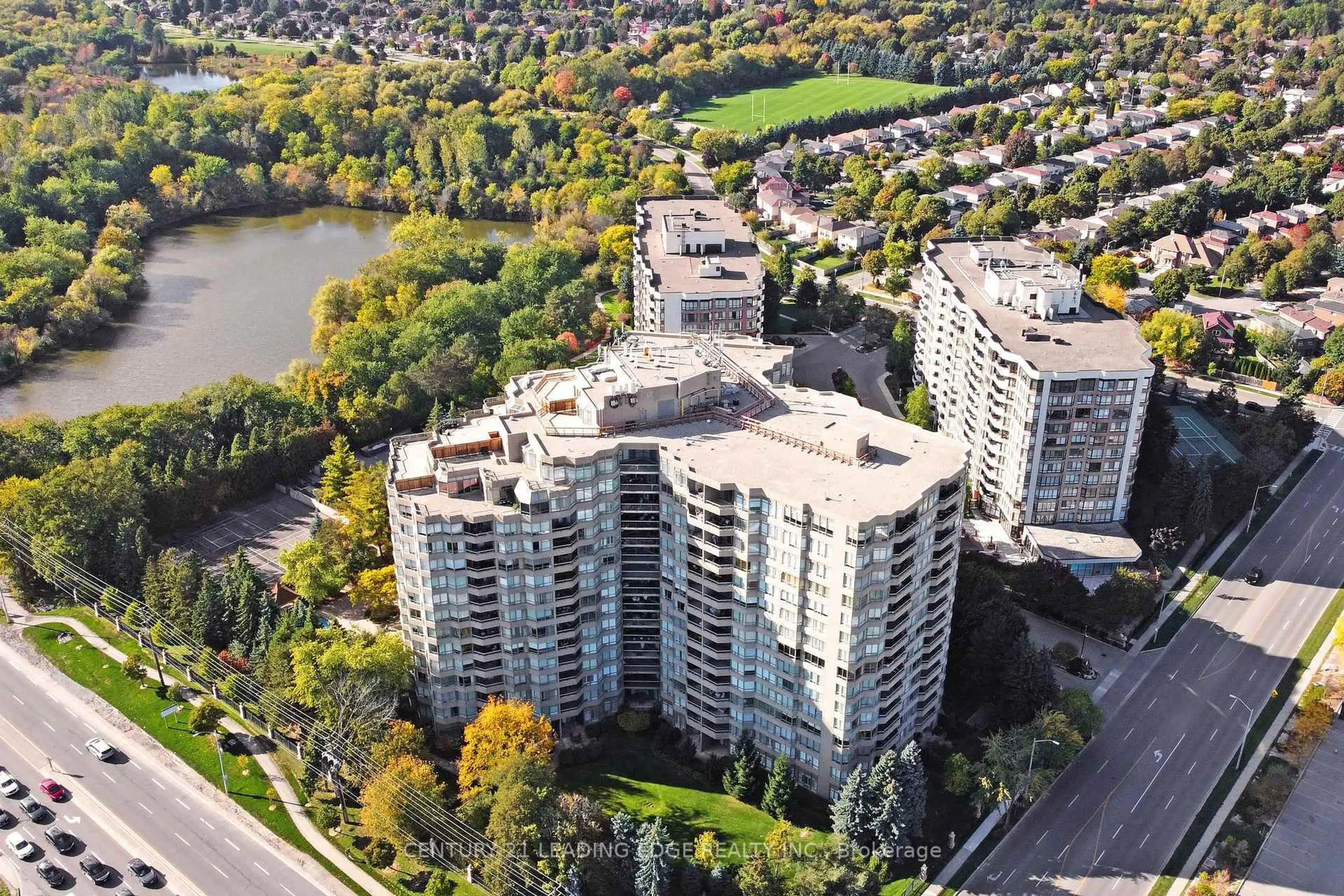 A pic from outside/outdoor area/front of a property/back of a property/a pic from drone, unknown for 610 Bullock Dr #1212, Markham Ontario L3R 0G1