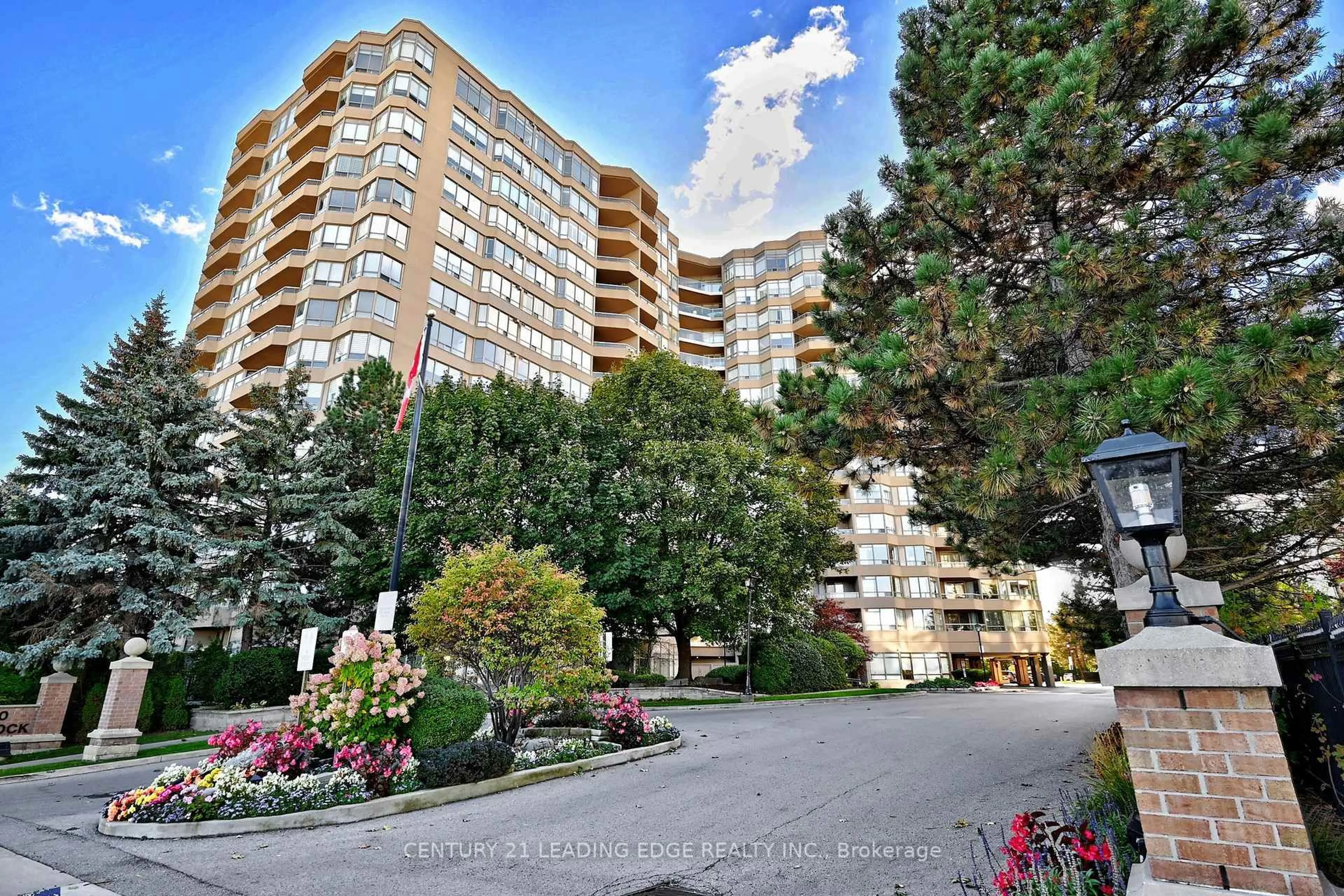 A pic from outside/outdoor area/front of a property/back of a property/a pic from drone, unknown for 610 Bullock Dr #1212, Markham Ontario L3R 0G1