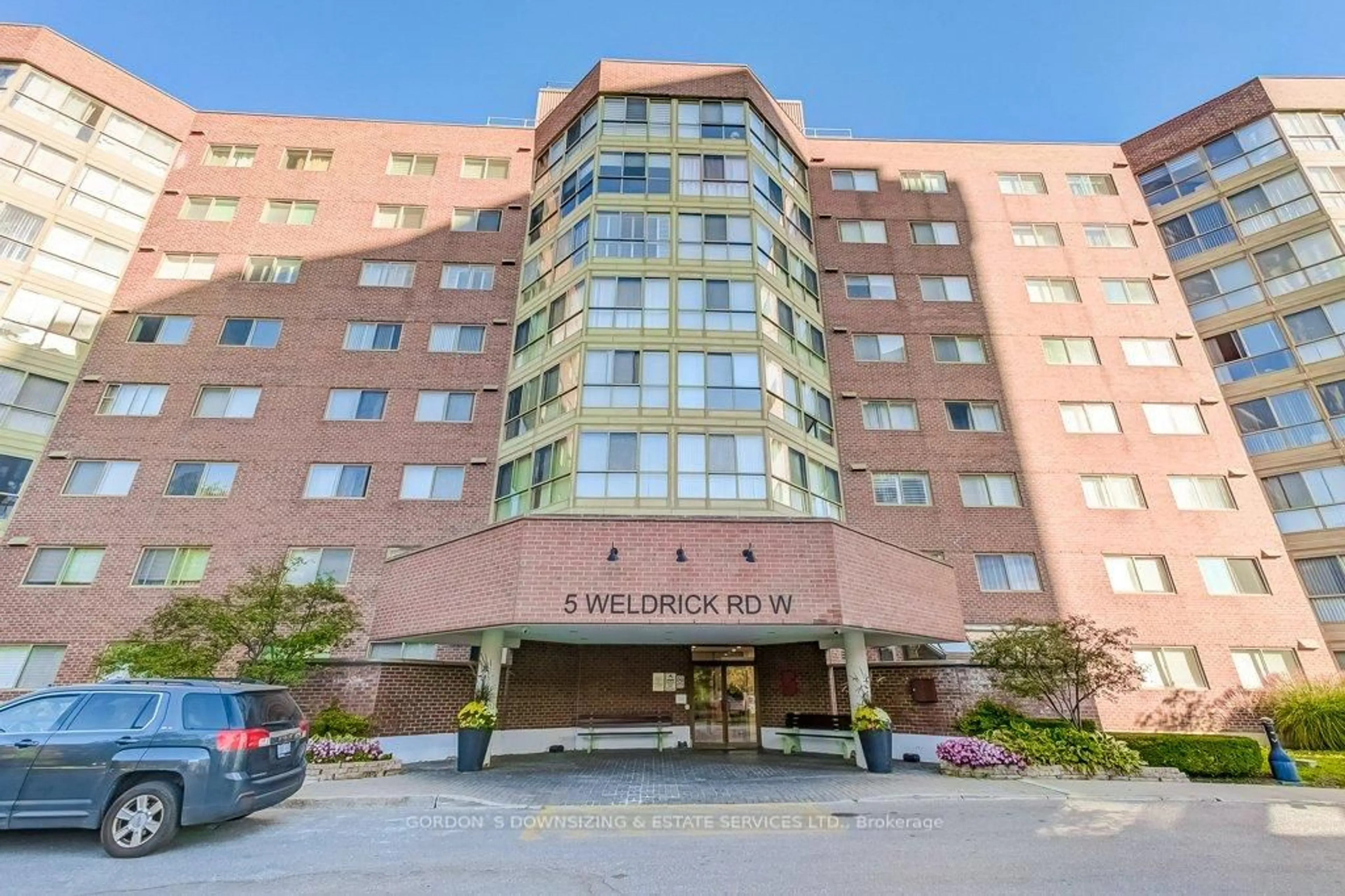 Indoor foyer for 5 Weldrick Rd #306, Richmond Hill Ontario L4C 8S9