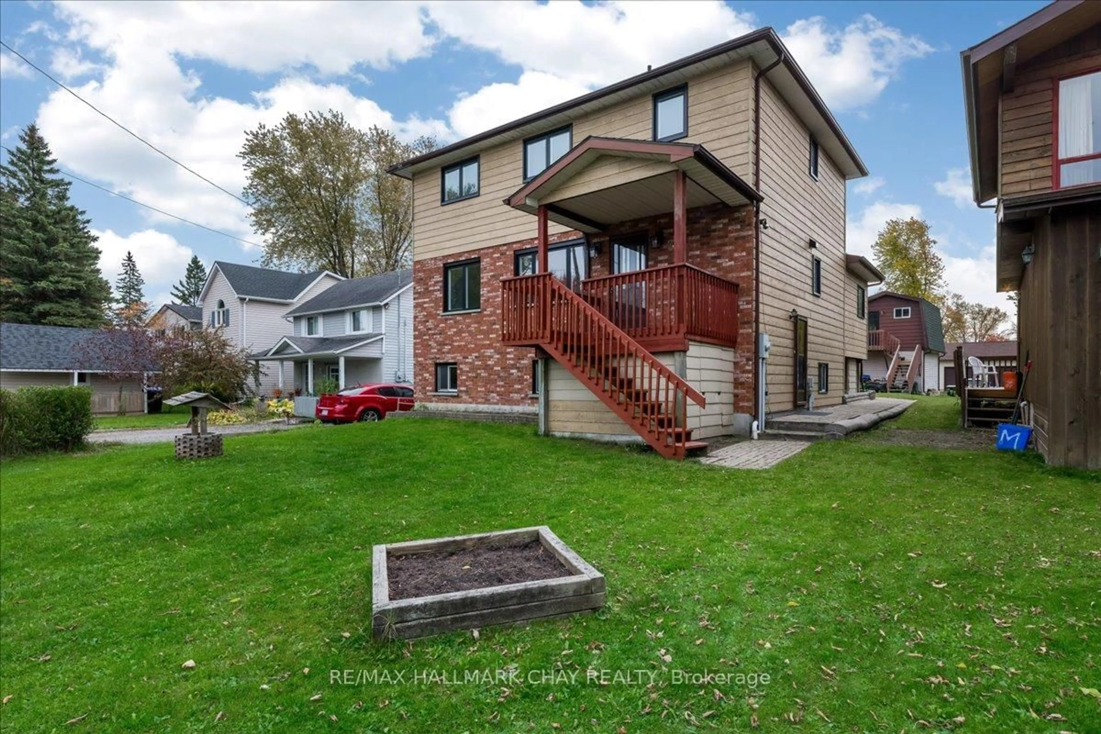 Home with brick exterior material, street for 1063 WOOD St, Innisfil Ontario L0L 1K0