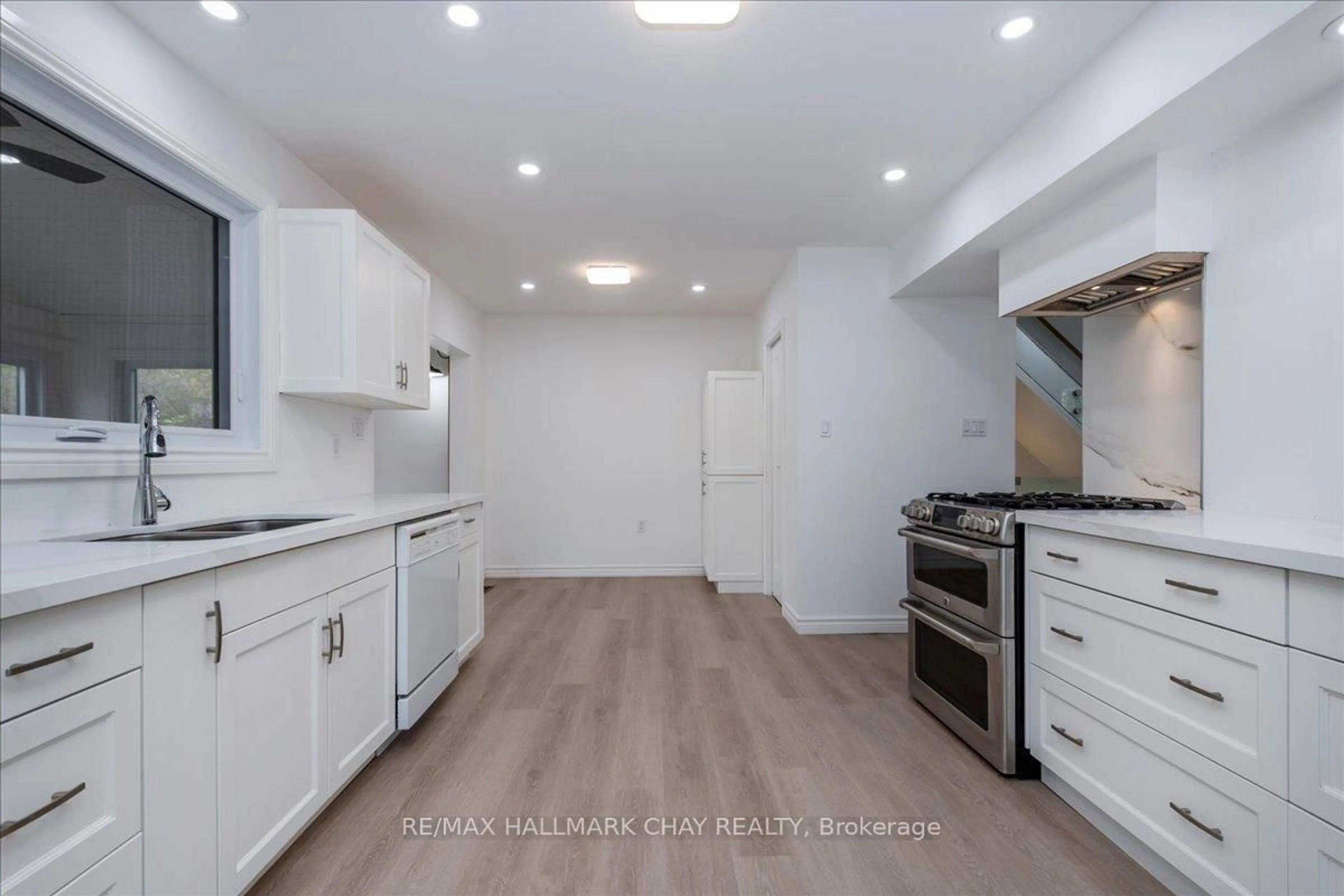 Open concept kitchen, unknown for 1063 WOOD St, Innisfil Ontario L0L 1K0