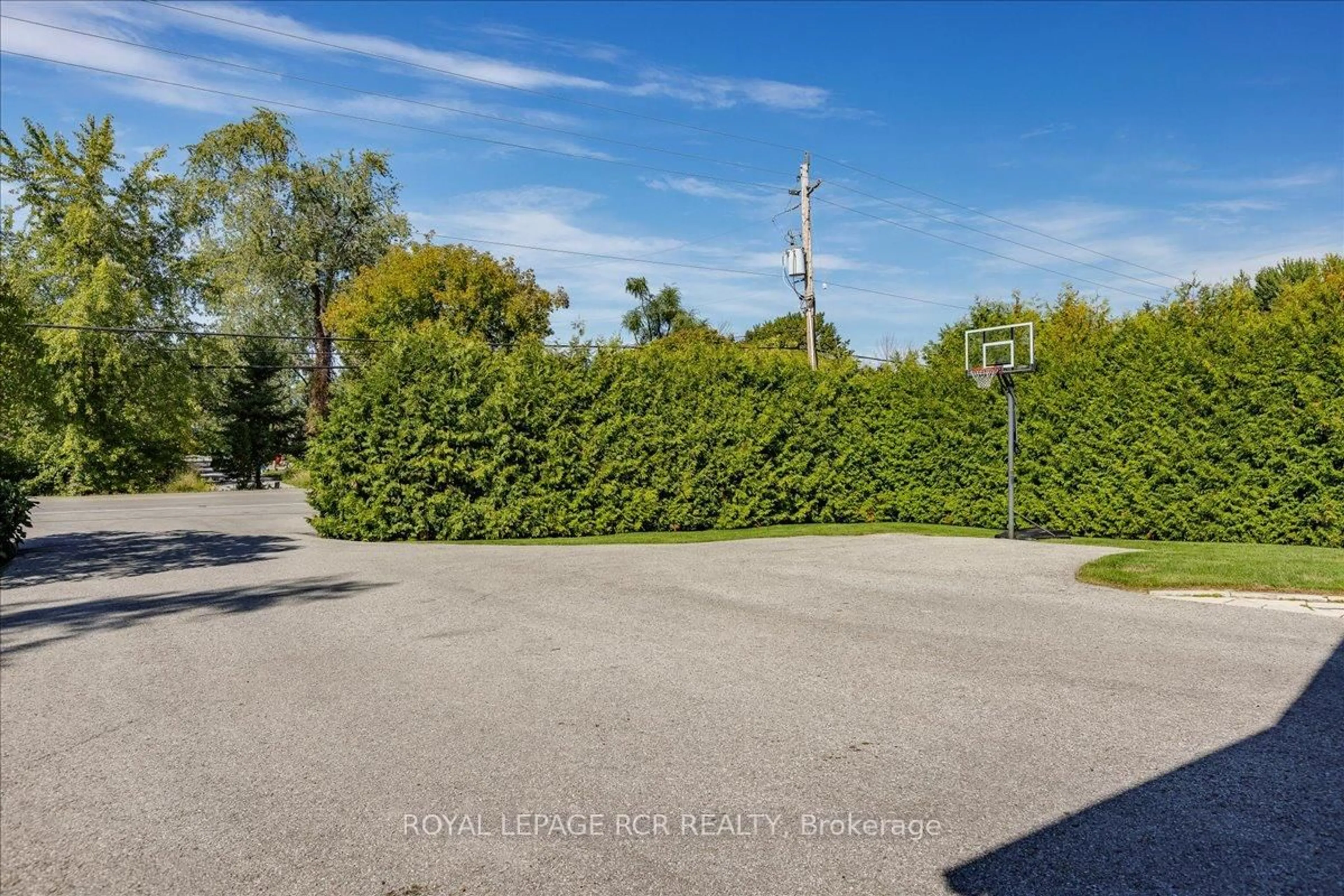 A pic from outside/outdoor area/front of a property/back of a property/a pic from drone, street for 1903 Metro Rd, Georgina Ontario L0E 1L0