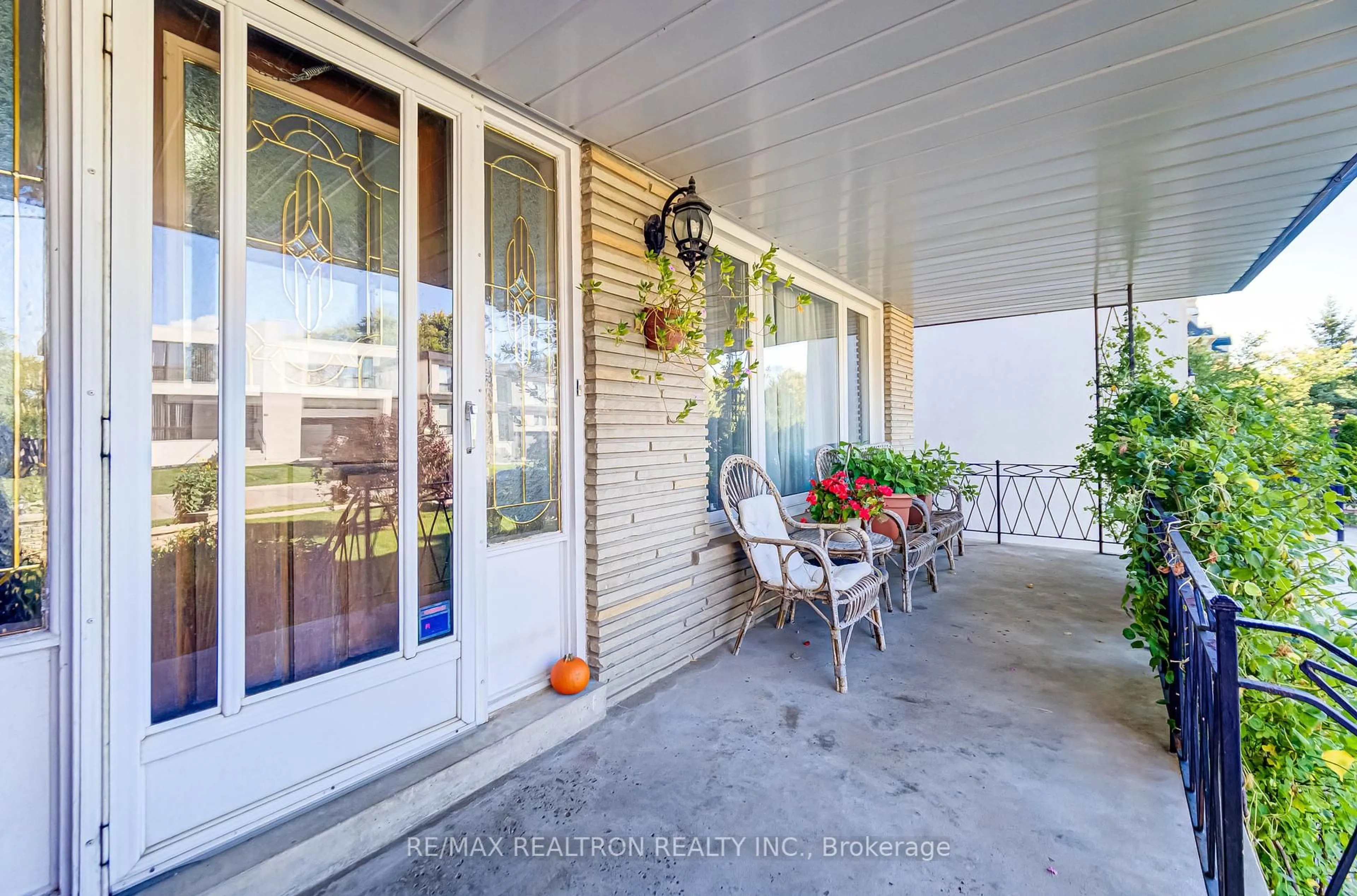 Patio, street for 69 Elm Ave, Richmond Hill Ontario L4C 6K8